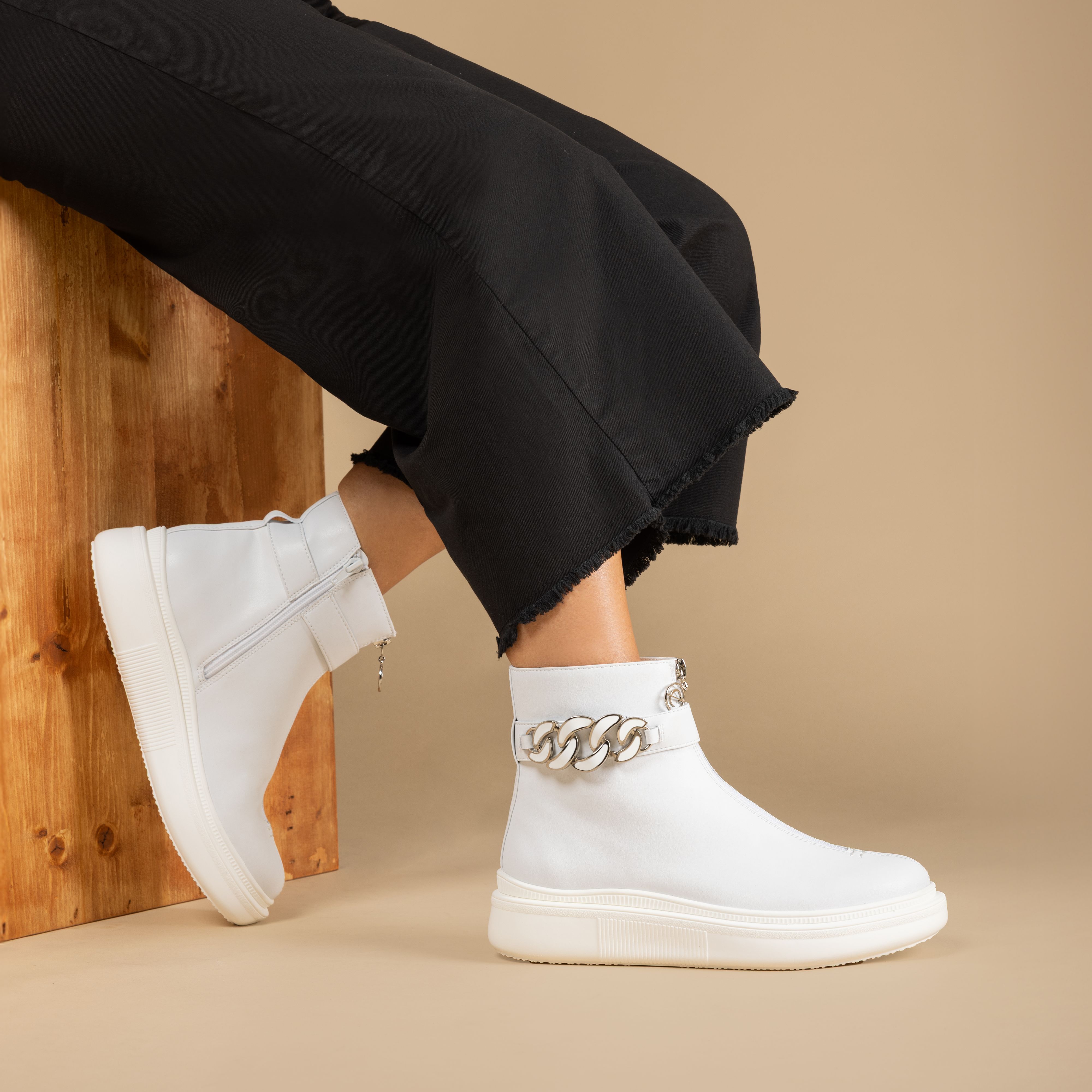 Cafè Noir
Tronchetti sportivi
in cuoio rivestito
con suola 4 cm