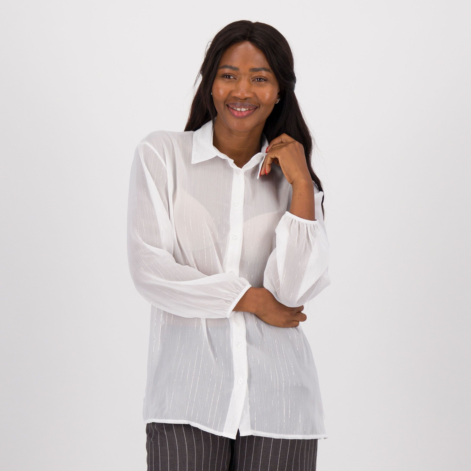 EVA Franco Ciambella
Camicia in organza
rigata con lamé
e maniche lunghe