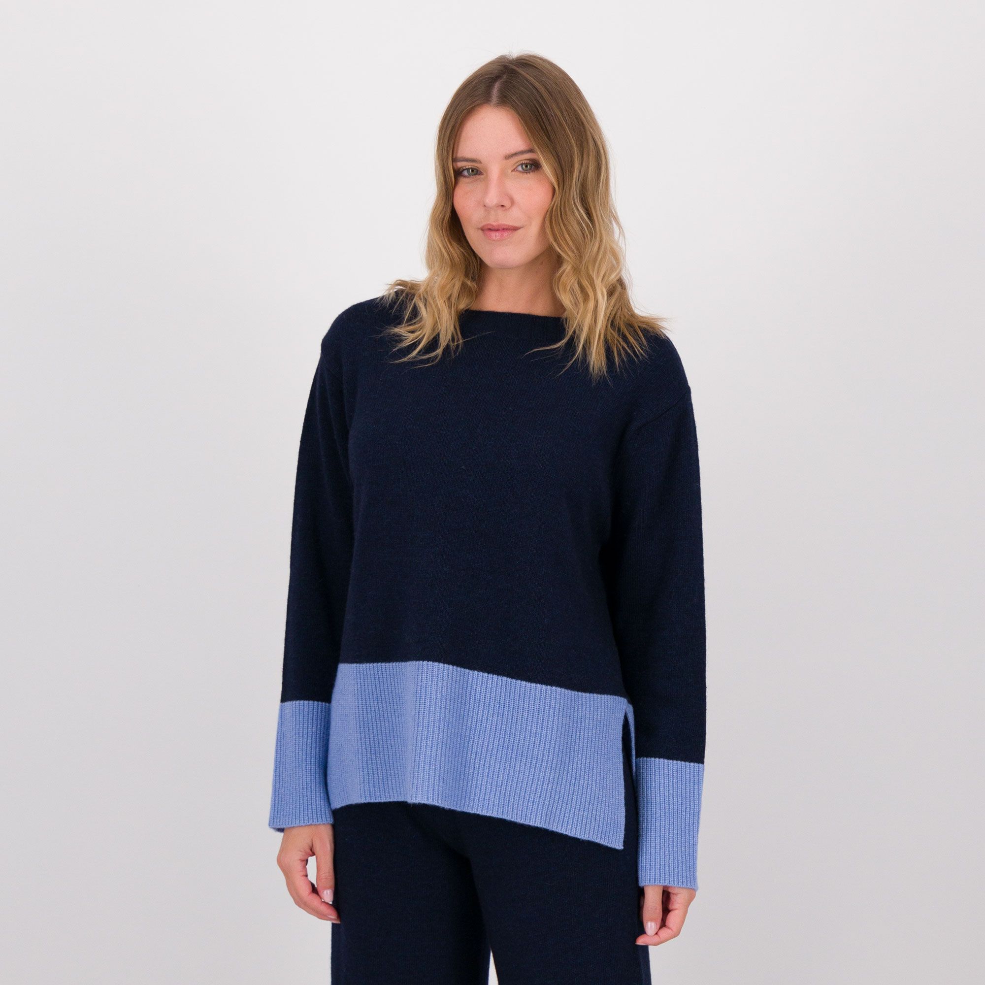 Hekla & Co
Maglione girocollo
con fondo e polsi
in contrasto