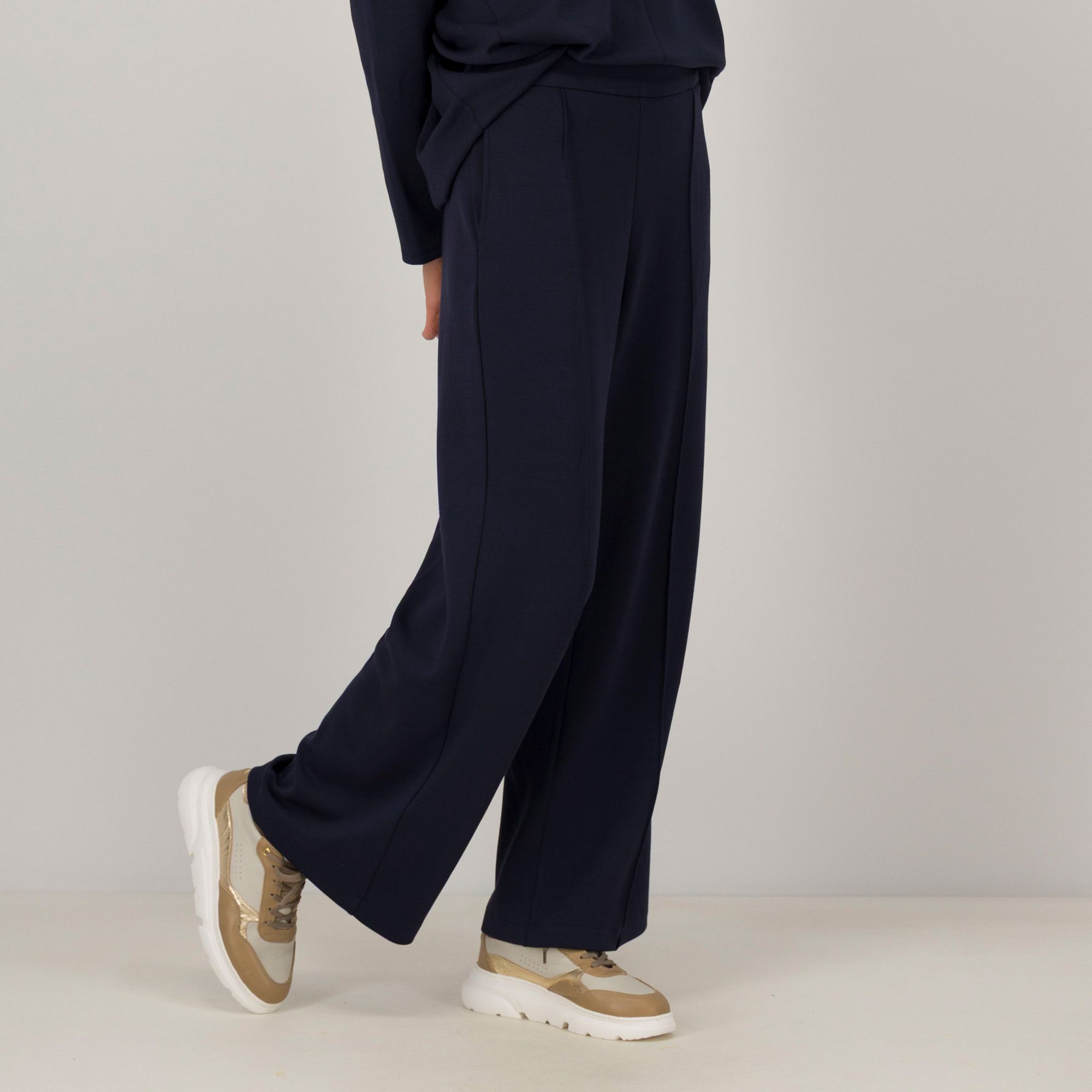 Wynne Layers
Pantaloni
con pieghe
e elastico in vita