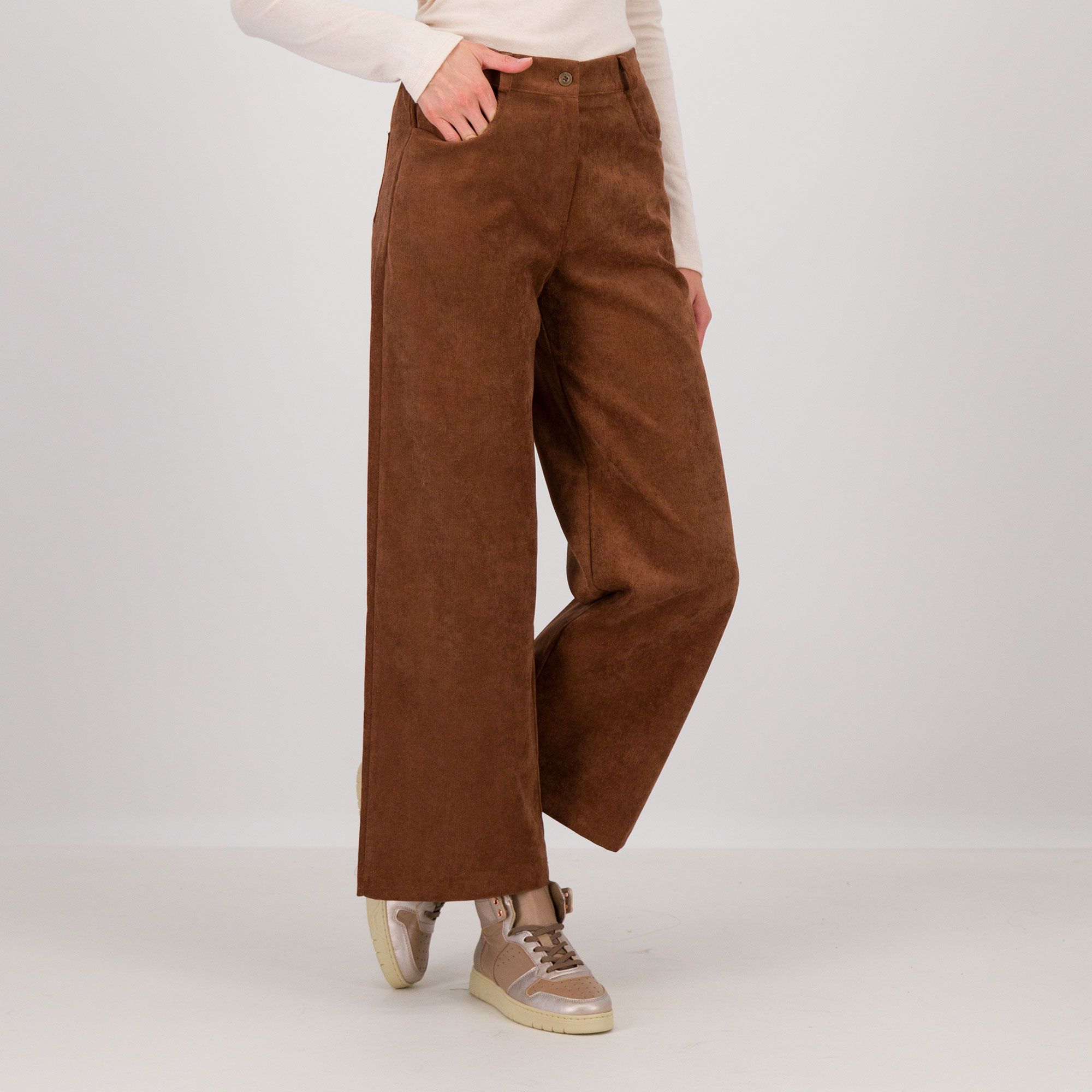 EVA Franco Ciambella
Pantaloni ampi
in velluto con tasche