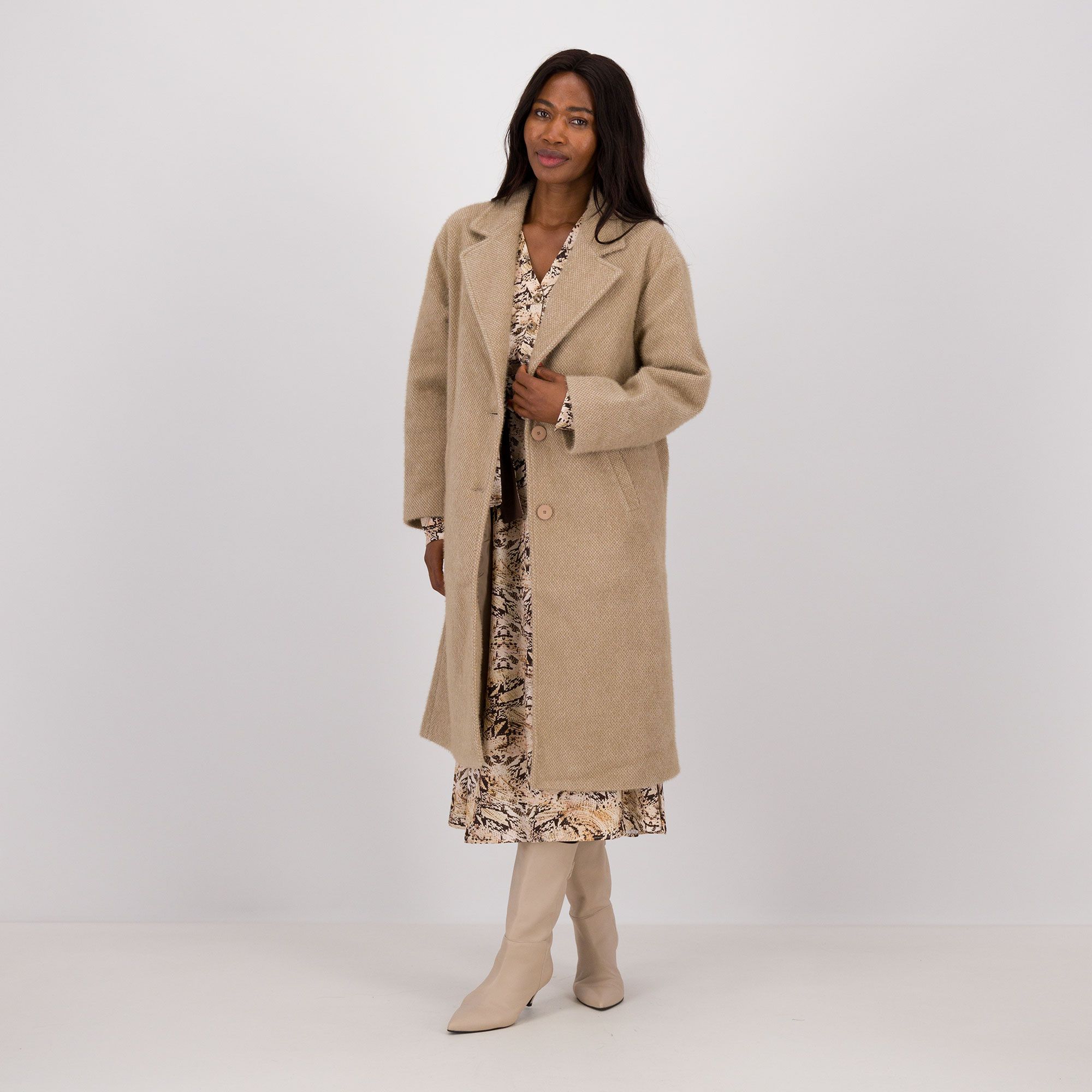 Rebeka Ross
Cappotto over
con bottoni
e collo rever