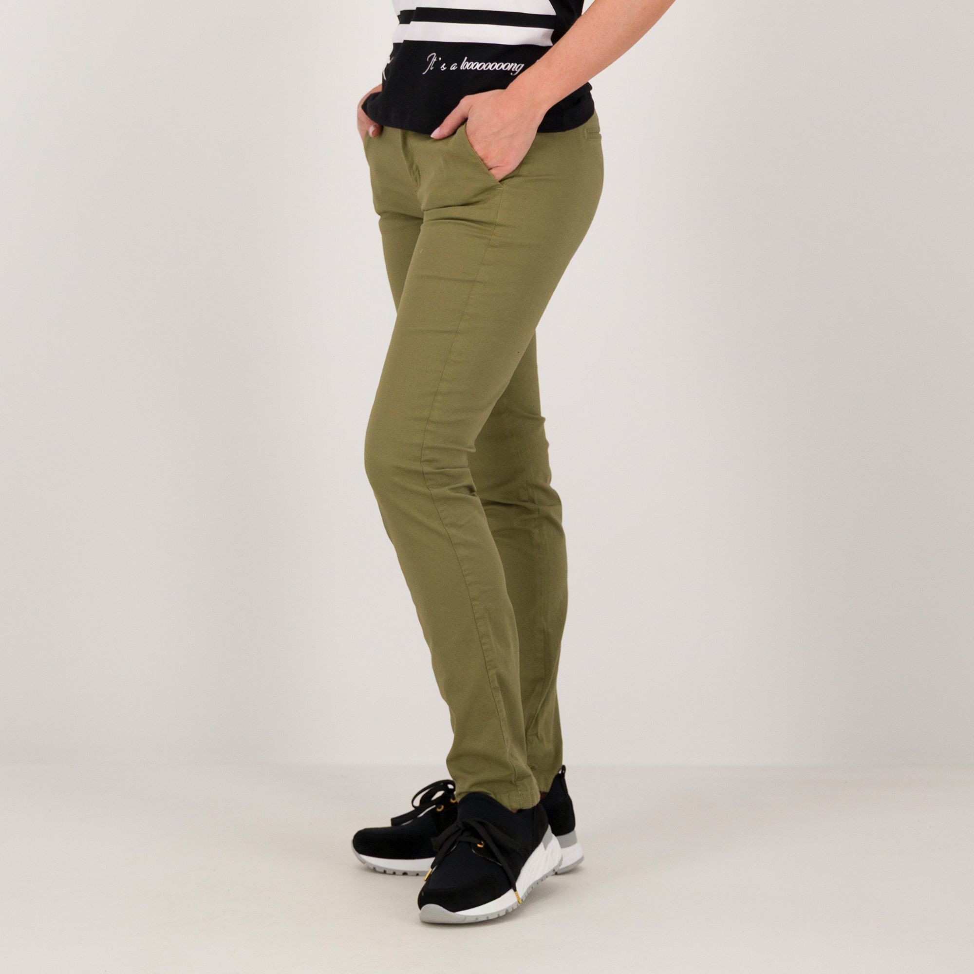 Risskio
Pantaloni a sigaretta
con tasche oblique
in twill di cotone