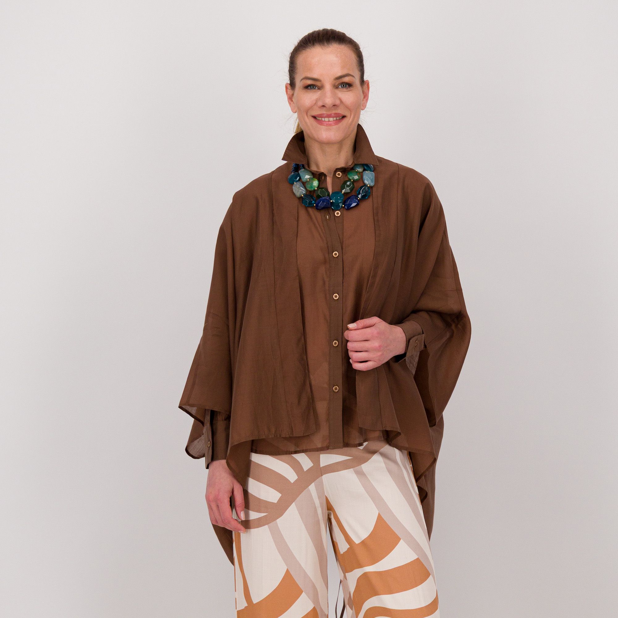 RISSKIO
Poncho con coulisse
verticale dietro in
voile misto lyocell