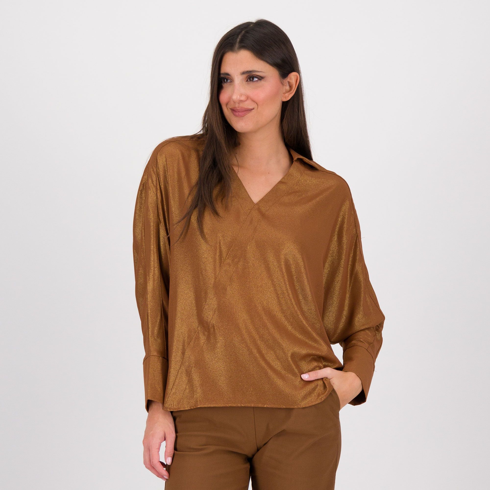 EXTESA
Blusa in tessuto
laminato con maniche
lunghe a pipistrello