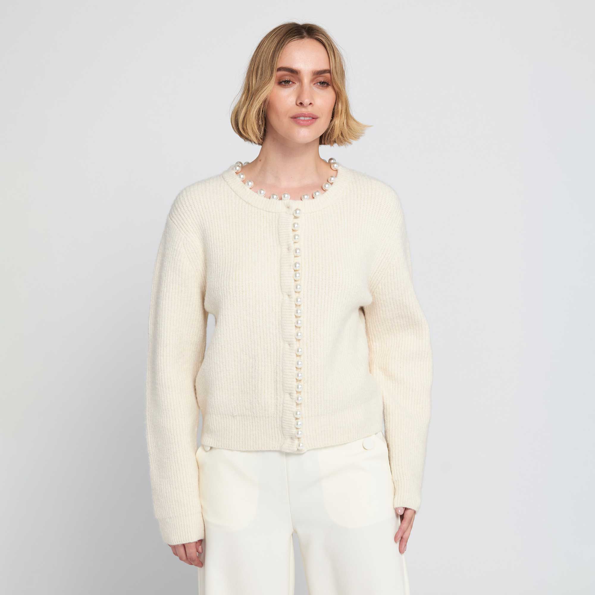 ELLE
Cardigan
con perle
