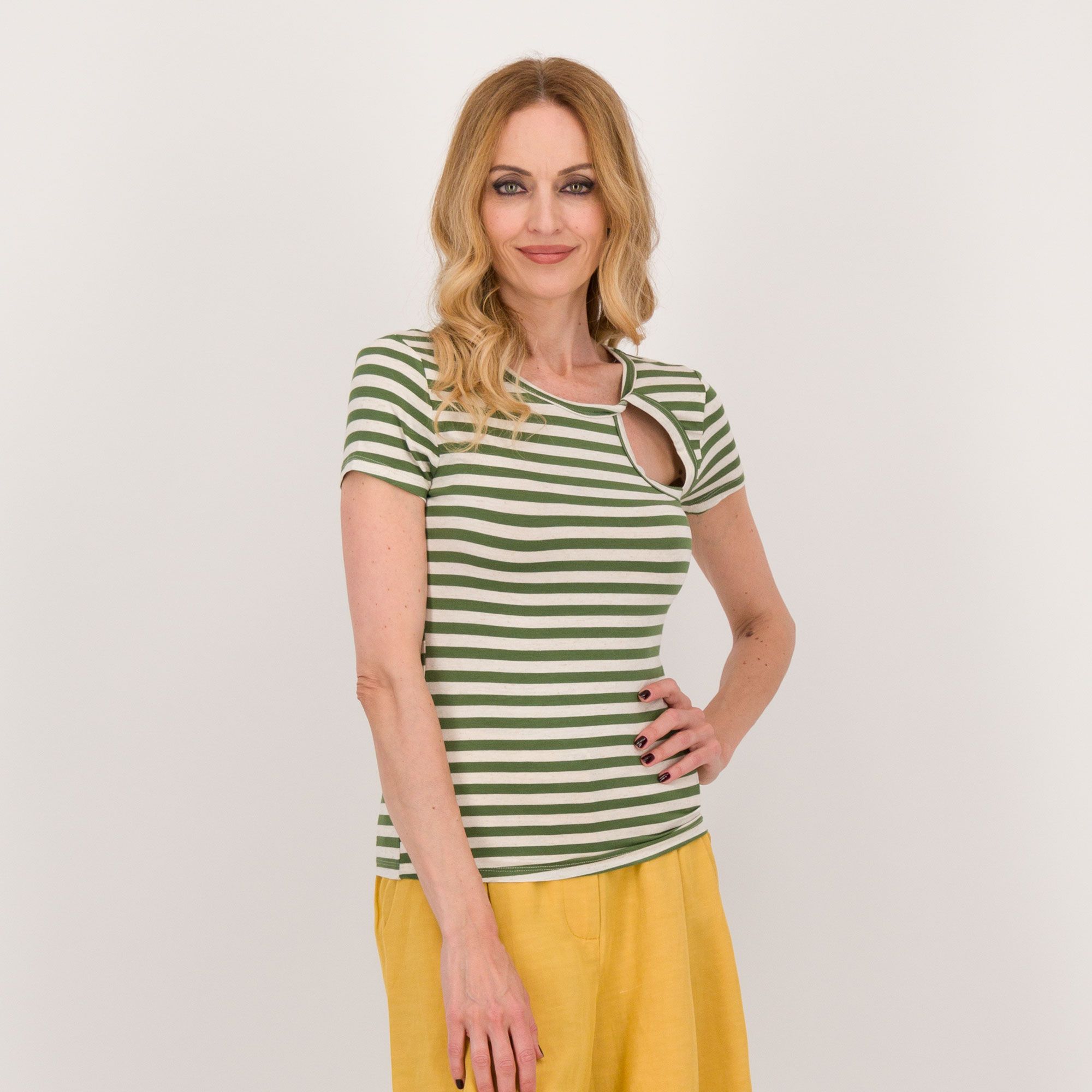 DUA
T-shirt a righe
con scollo tondo
misto viscosa e lino