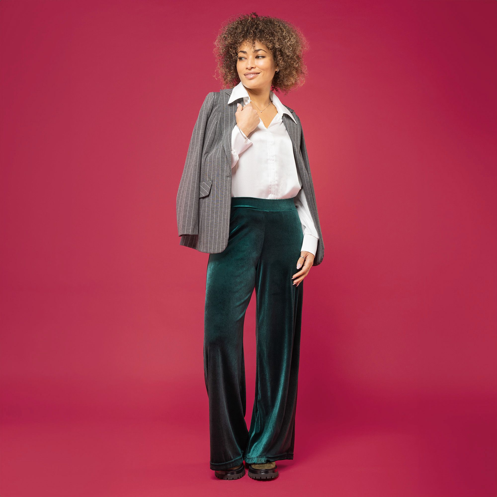 Bianca Della Torre
Pantaloni ampi
in velluto stretch
vita elasticata