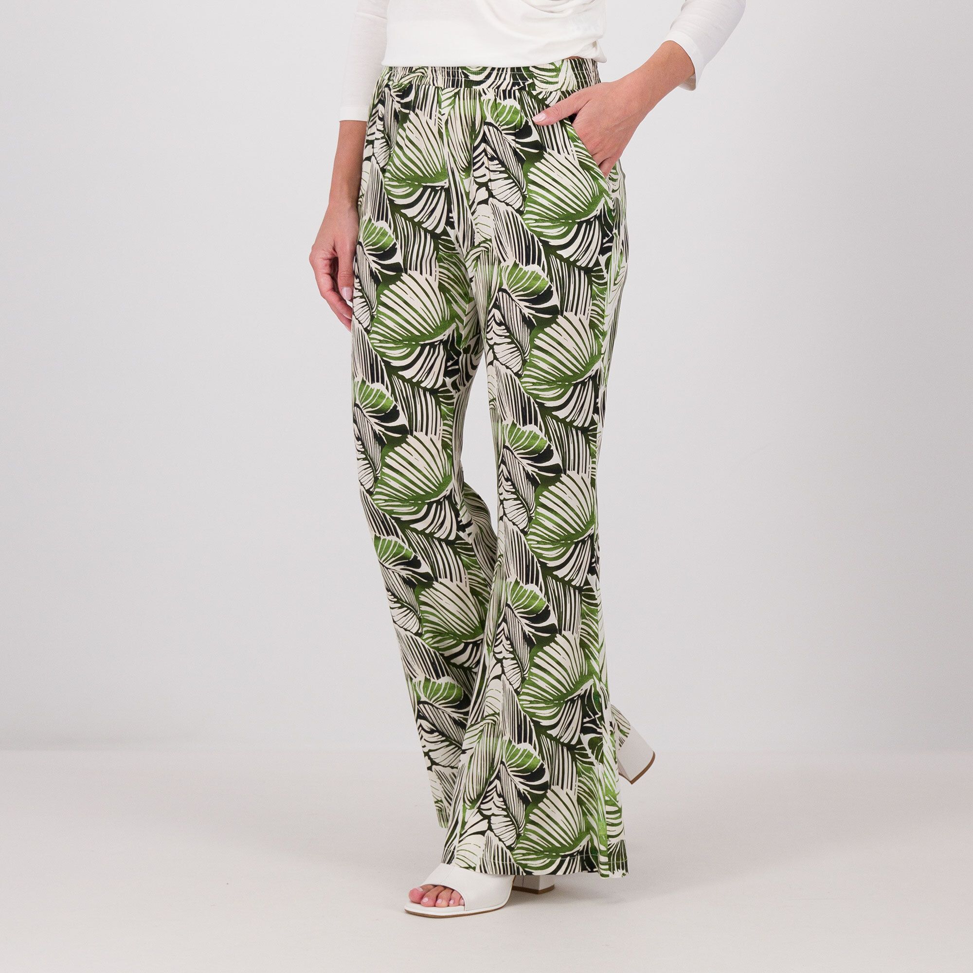 Officina della Moda
Pantaloni a zampetta
in viscosa
fantasia