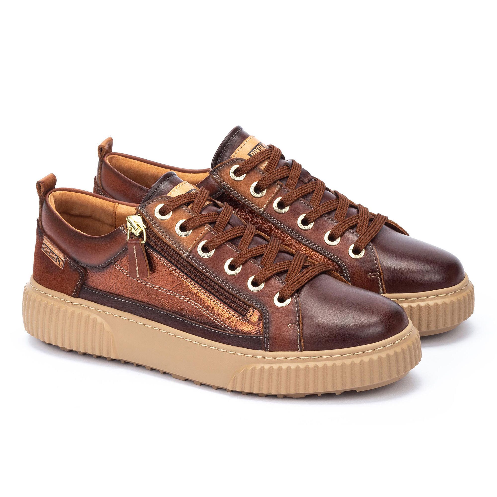 Pikolinos
Sneakers in pelle
con inserto
scamosciato