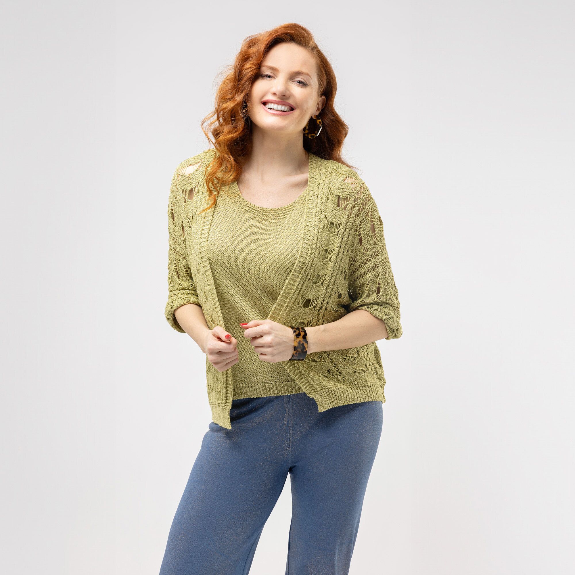 Enjoy
Cardigan in filato
di viscosa con lamé
Lavorazione crochet
Made in Italy