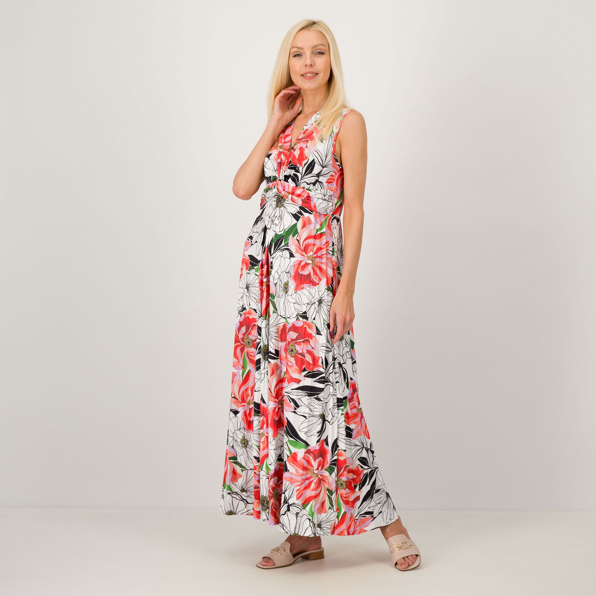 Nina Leonard
Abito lungo smanicato
fantasia con scollo
a V