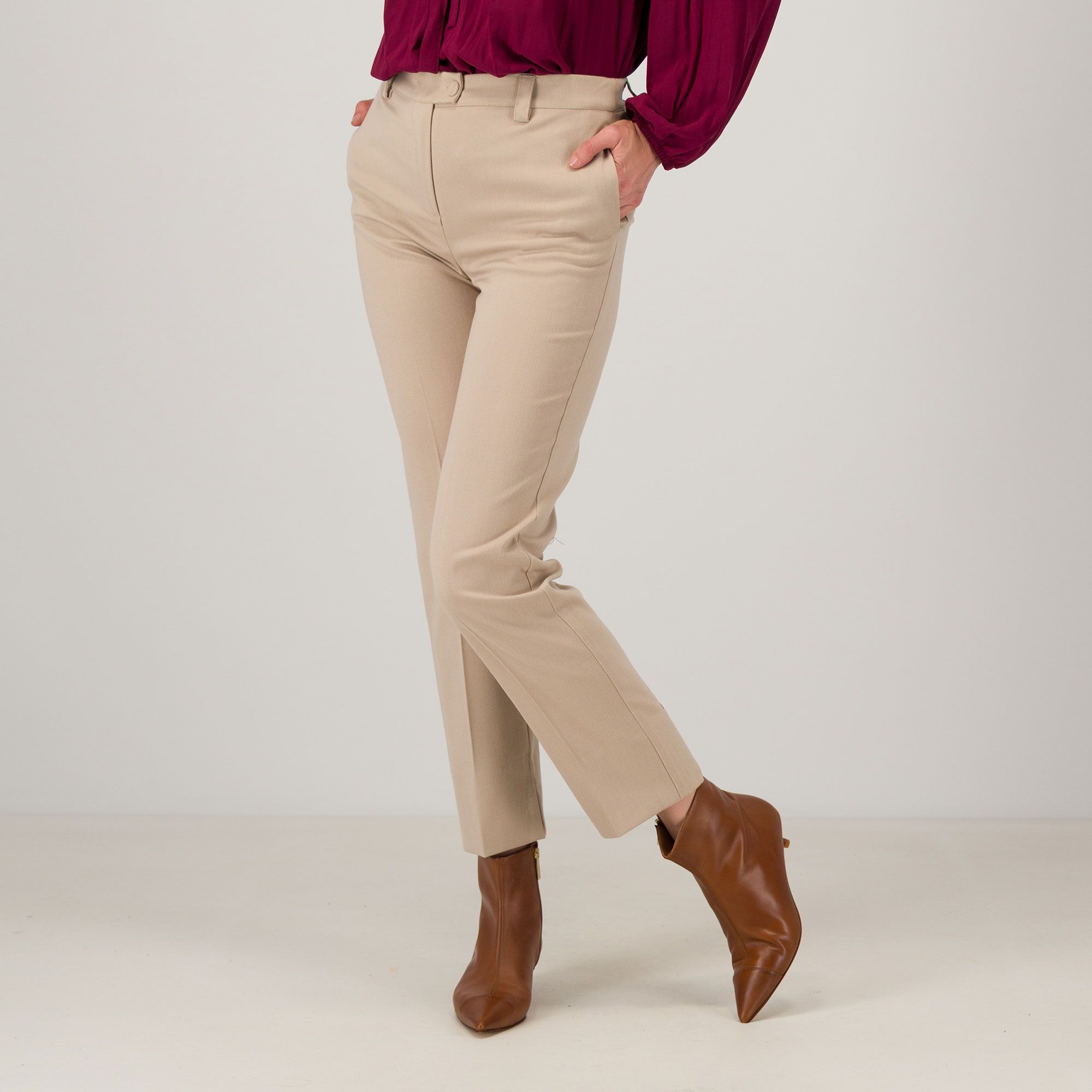 Caterina Lancini
Pantaloni in twill
con viscosa mano
velluto anche Petite