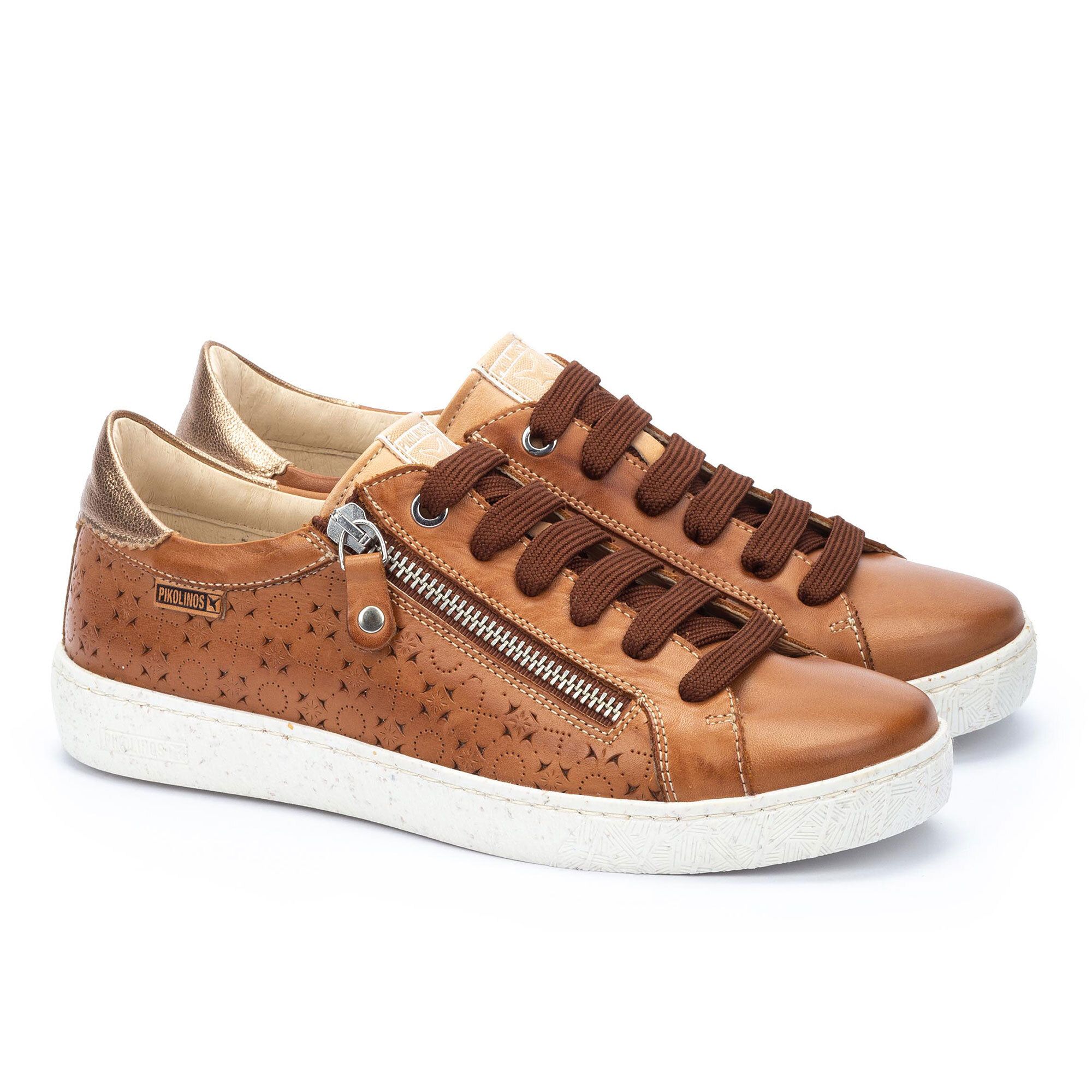 Pikolinos
Sneakers stringate
in pelle con 
lavorazione traforata