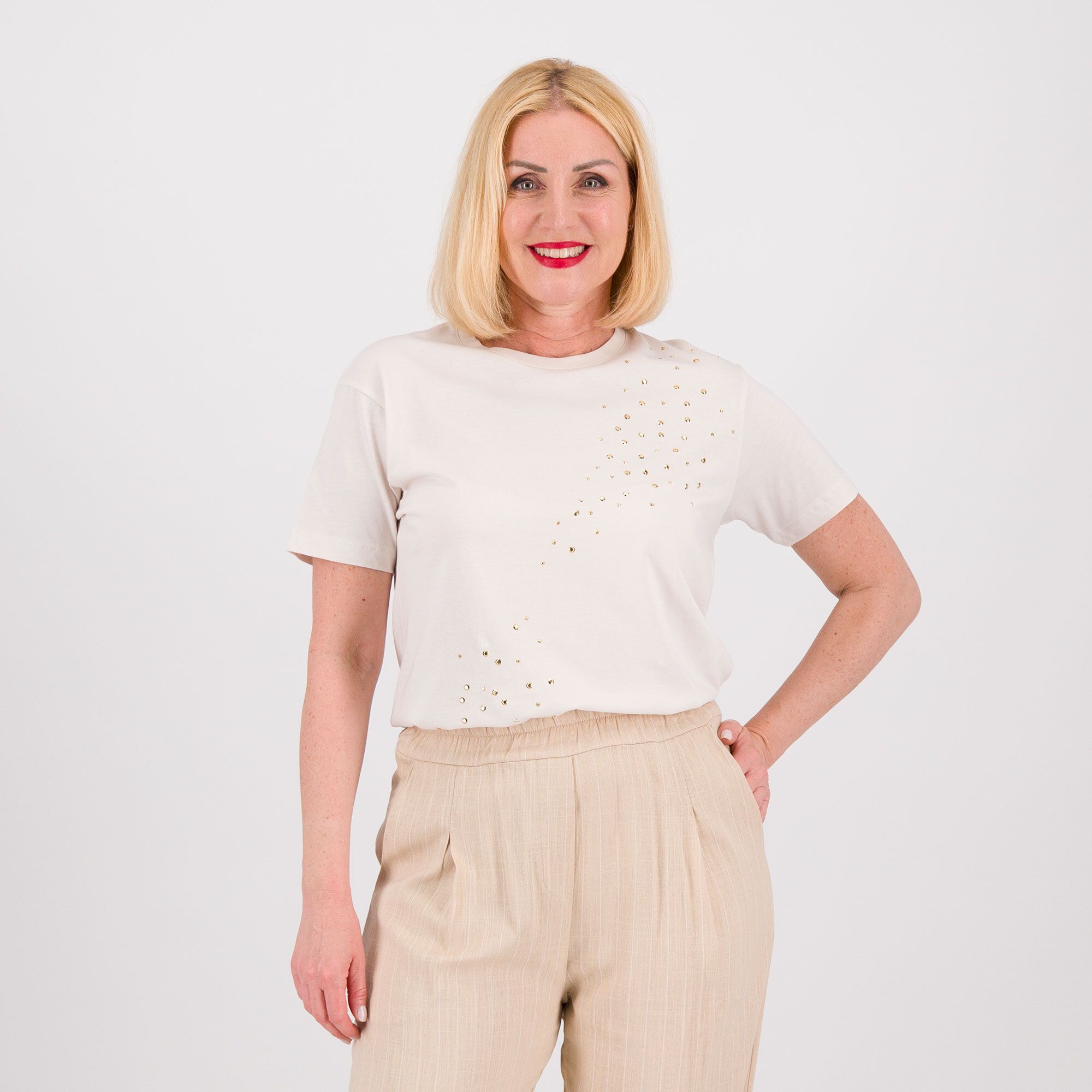 Enjoy
Maglia in jersey
di cotone con
borchiette