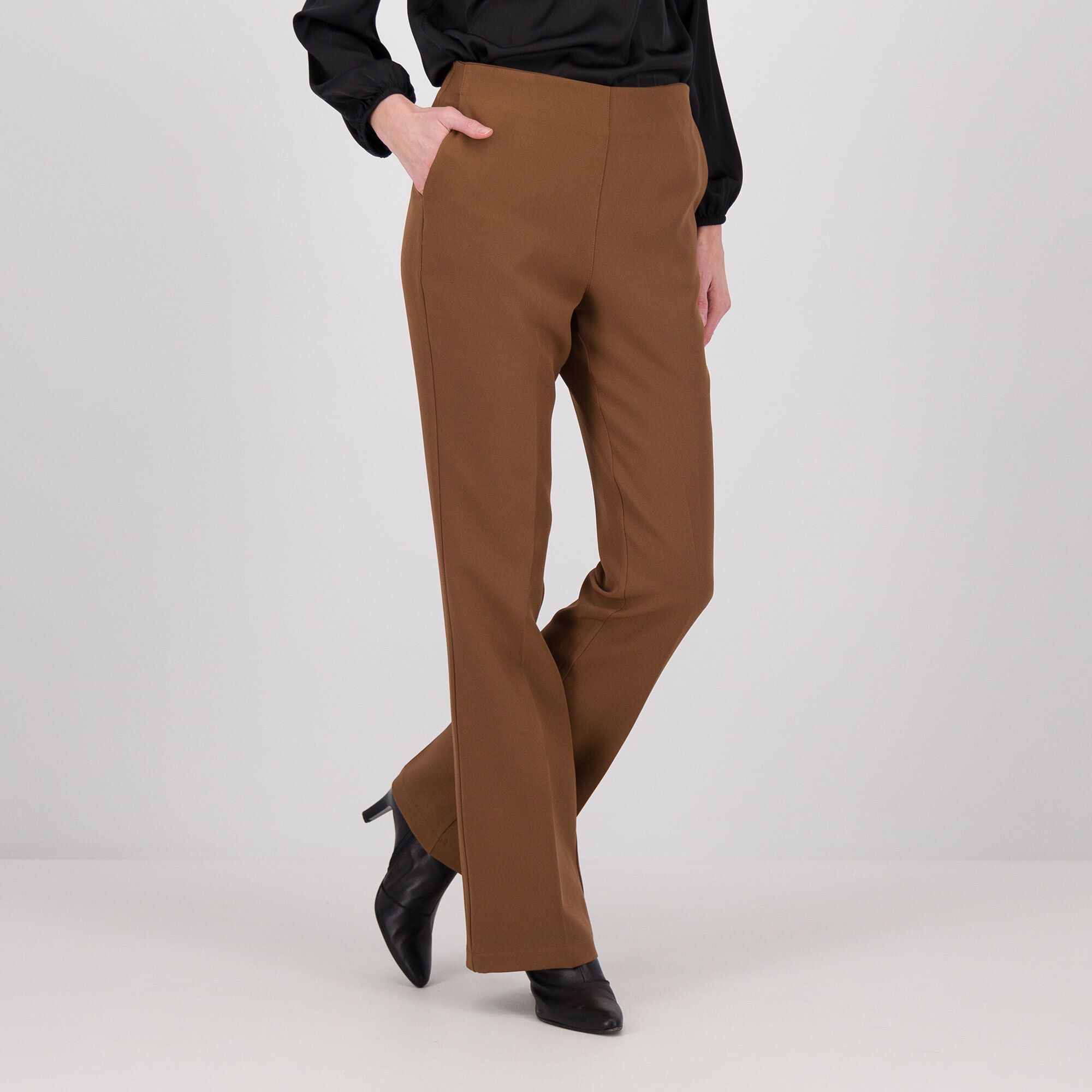PALAZZO MODA
Pantaloni bootcut in
tessuto tecnico