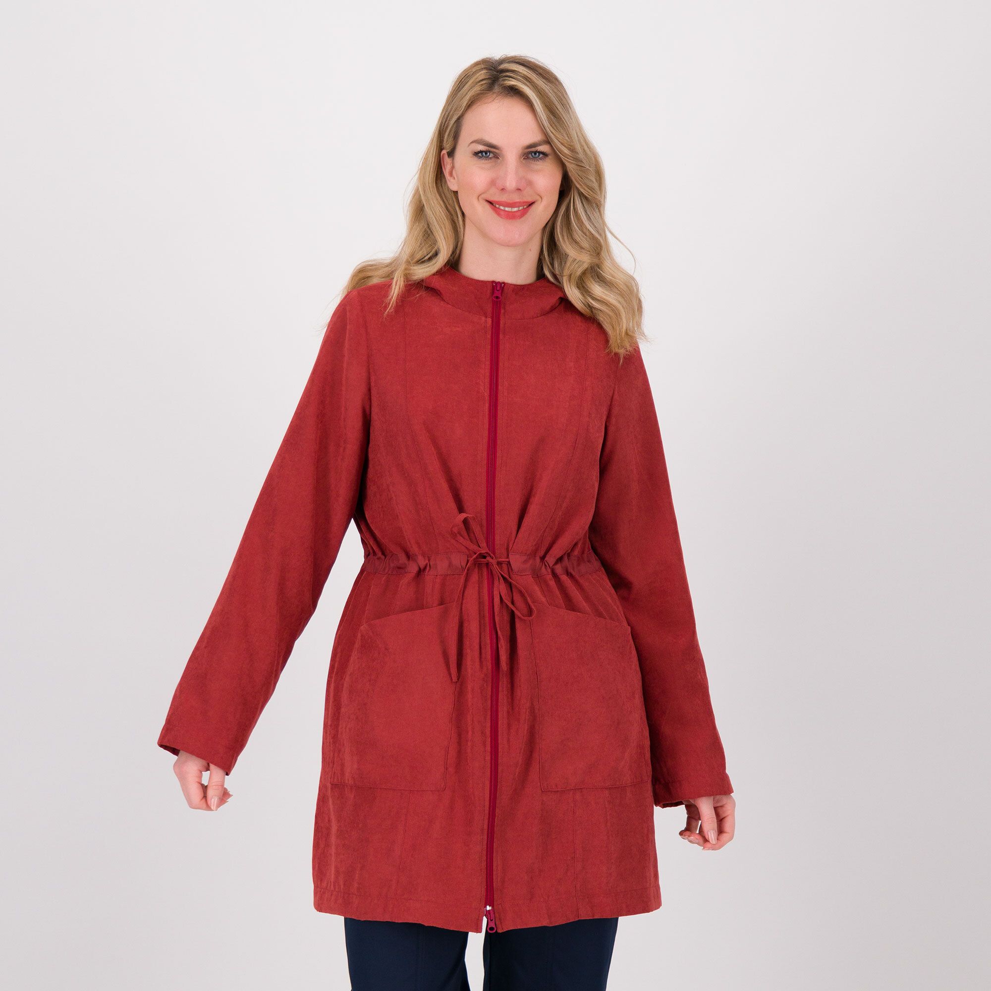 Olly Doo
Parka in tessuto mano
pesca con coulisse
Collo con cappuccio
Made in Italy