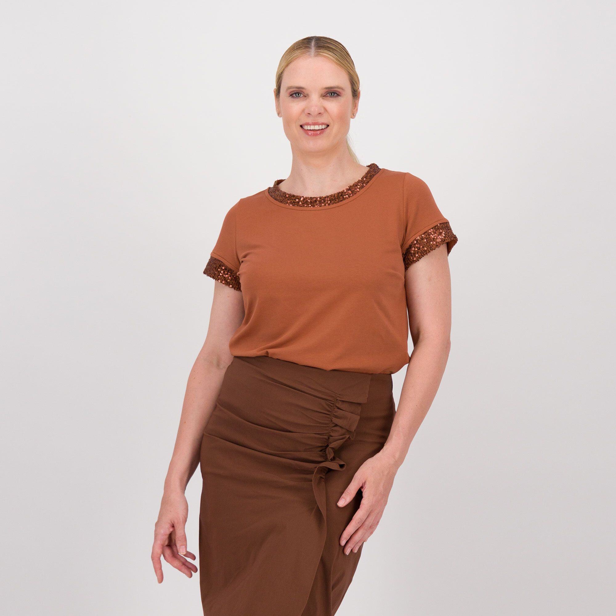 Caterina Lancini
T-shirt in jersey
di cotone con
paillettes