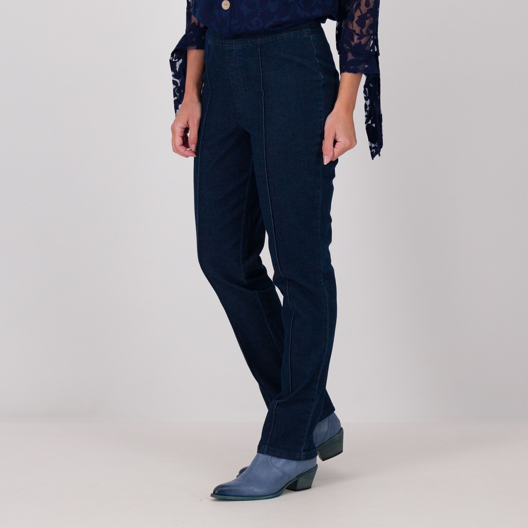 Nina Leonard
Jeans super stretch
Linea a sigaretta
Vita elasticata
Nervatura a vista
