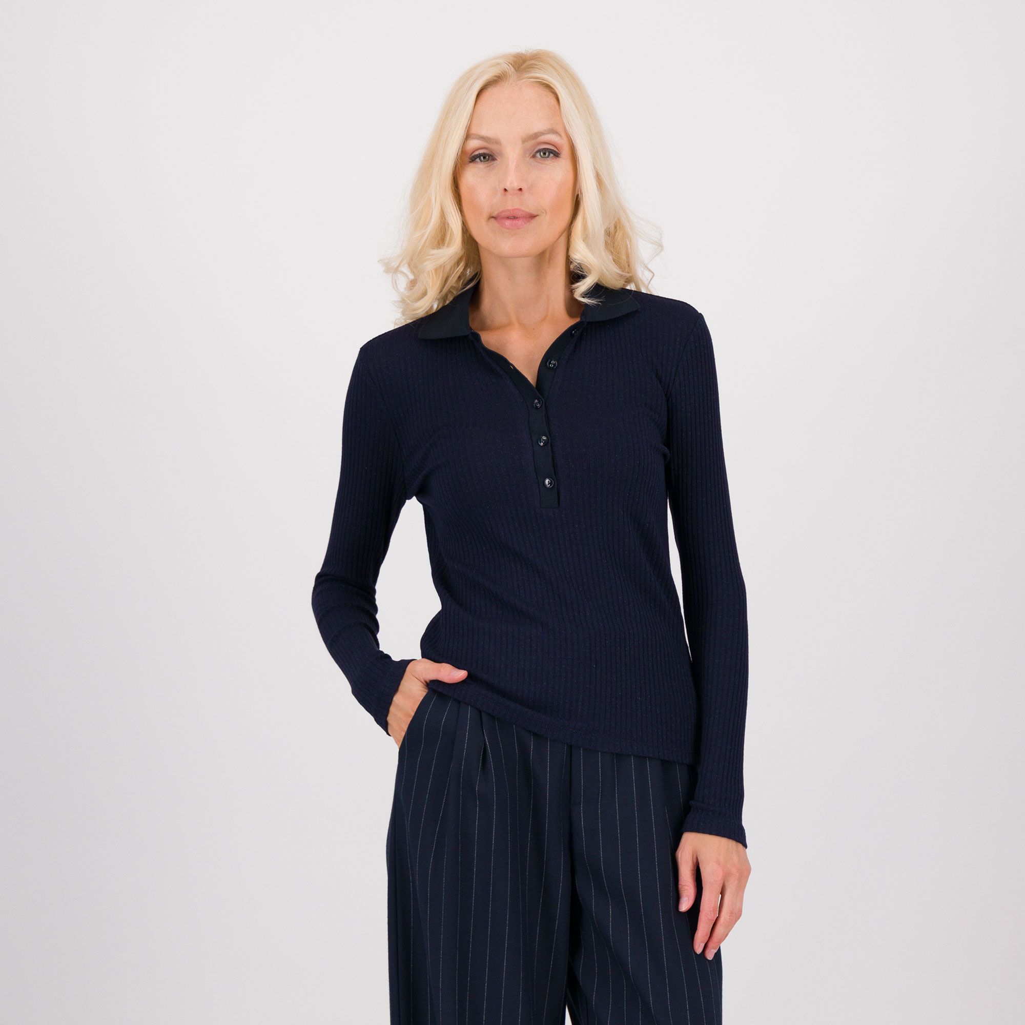 Palazzo Moda
Maglia polo
in costina lamé
con maniche lunghe