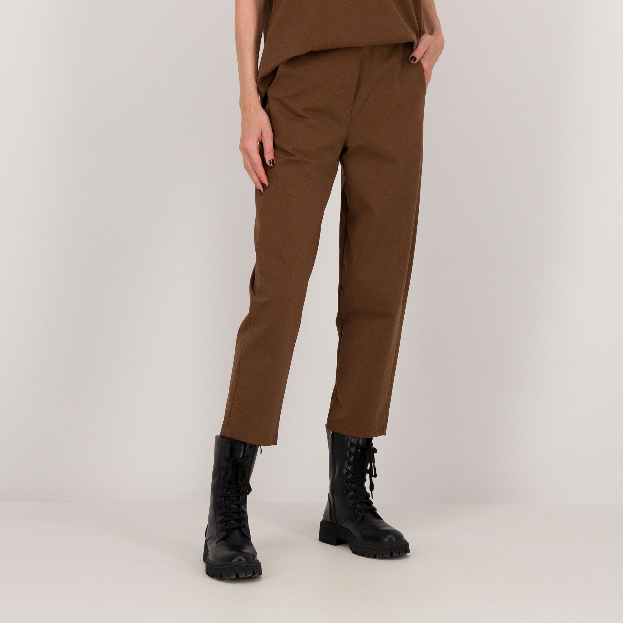 Lucrezia Sciortino
Pantaloni a carota
in punto Milano
con elastico