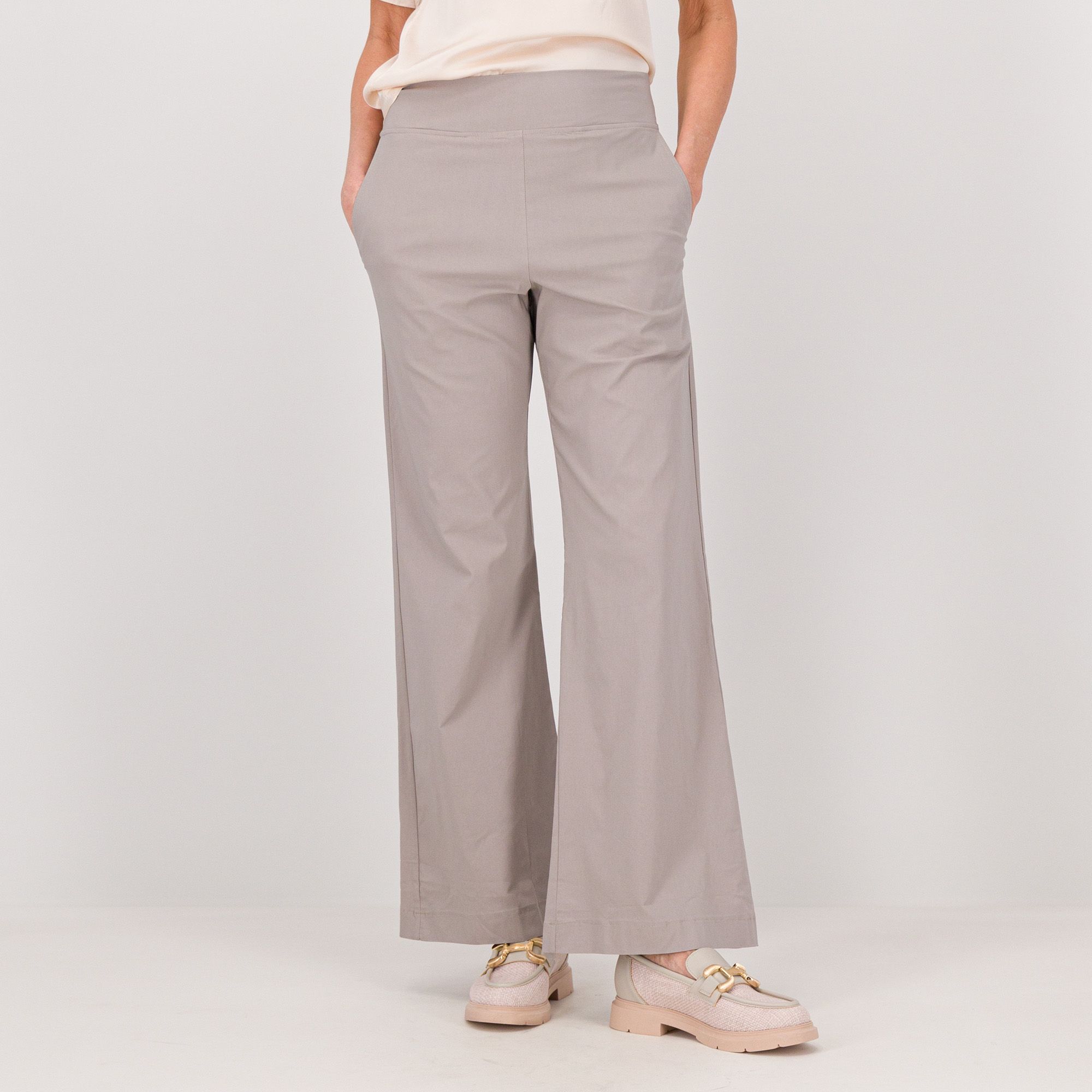 M’ama
Pantaloni pull-on
ampi in tessuto
elasticizzato