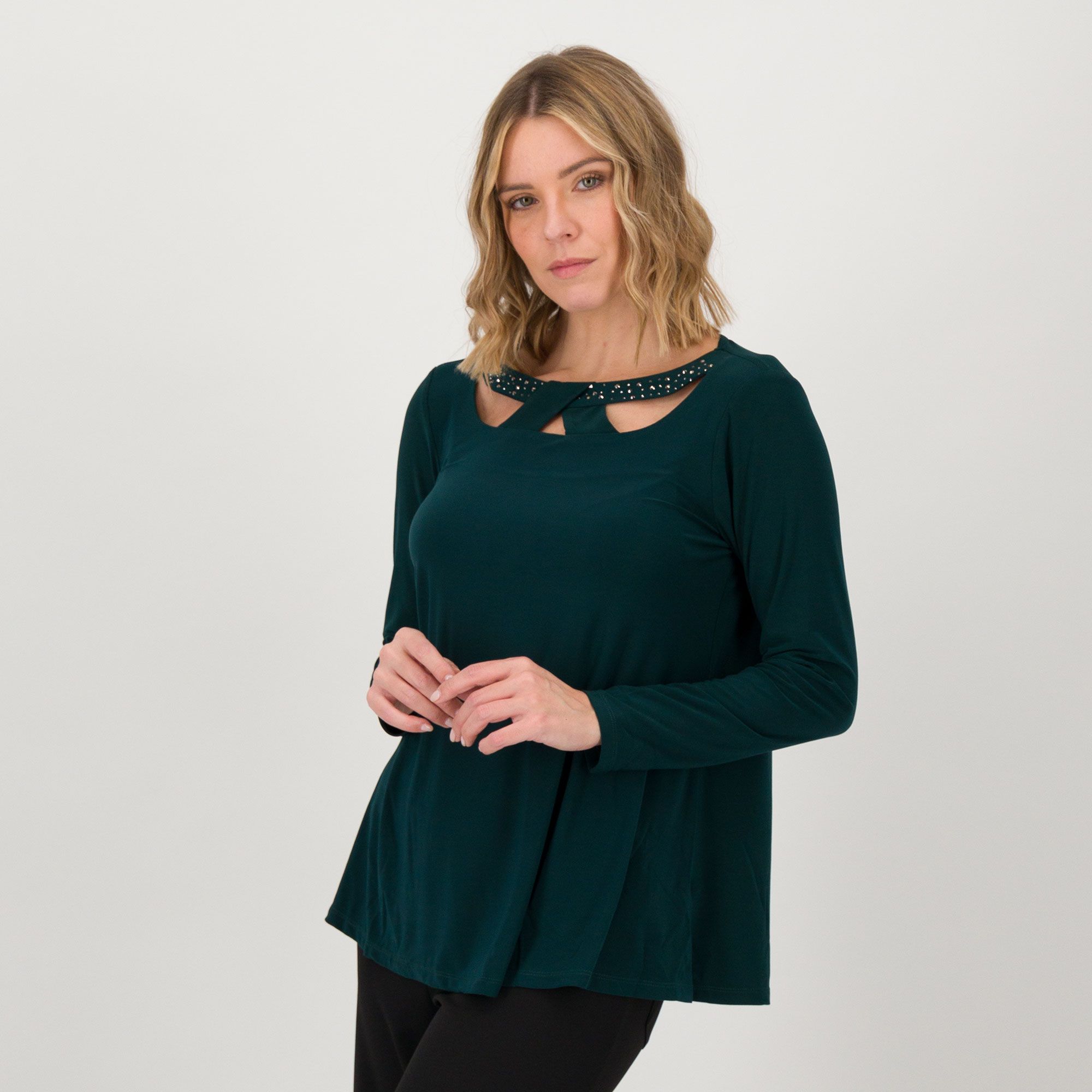 Nina Leonard
Maglia in jersey
a maniche lunghe
con motivo cut out