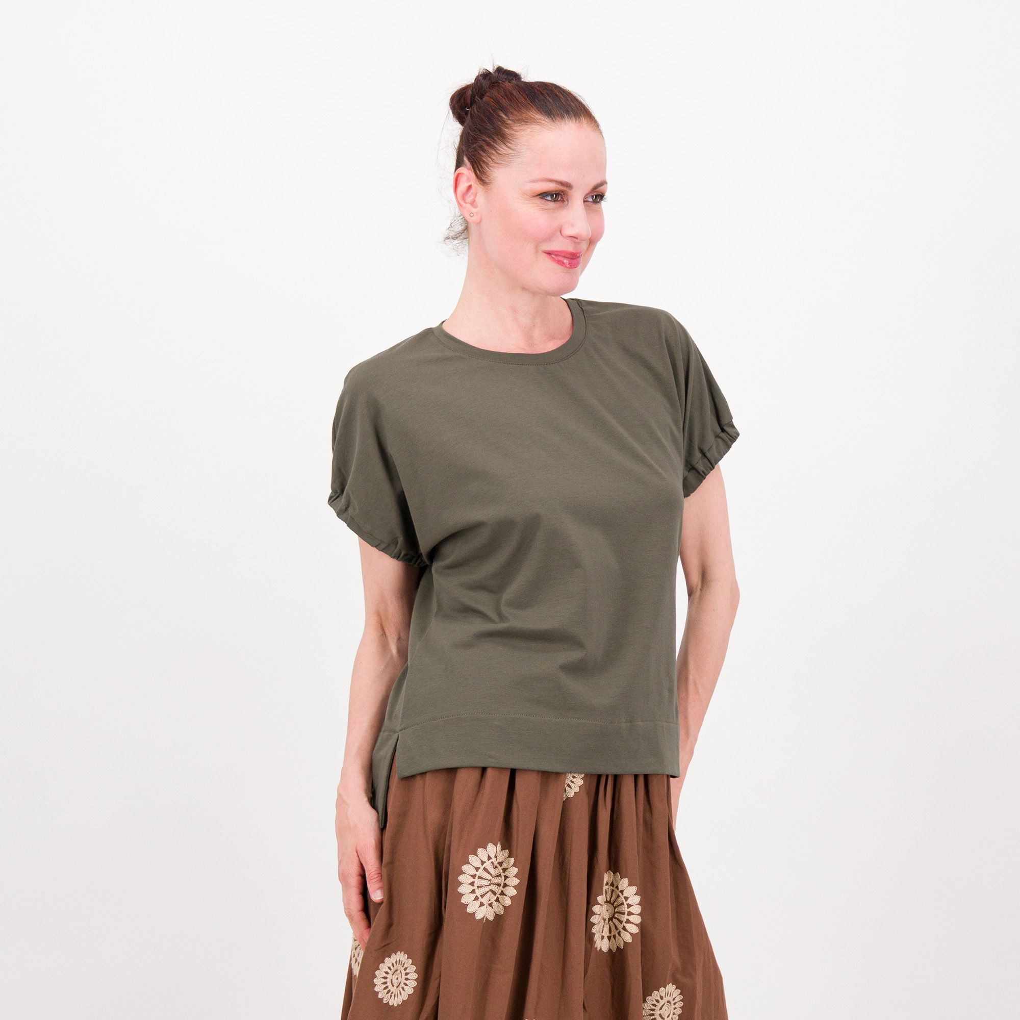Bianca Della Torre
T-shirt manica corta
in jersey di cotone
con spacchi al fondo