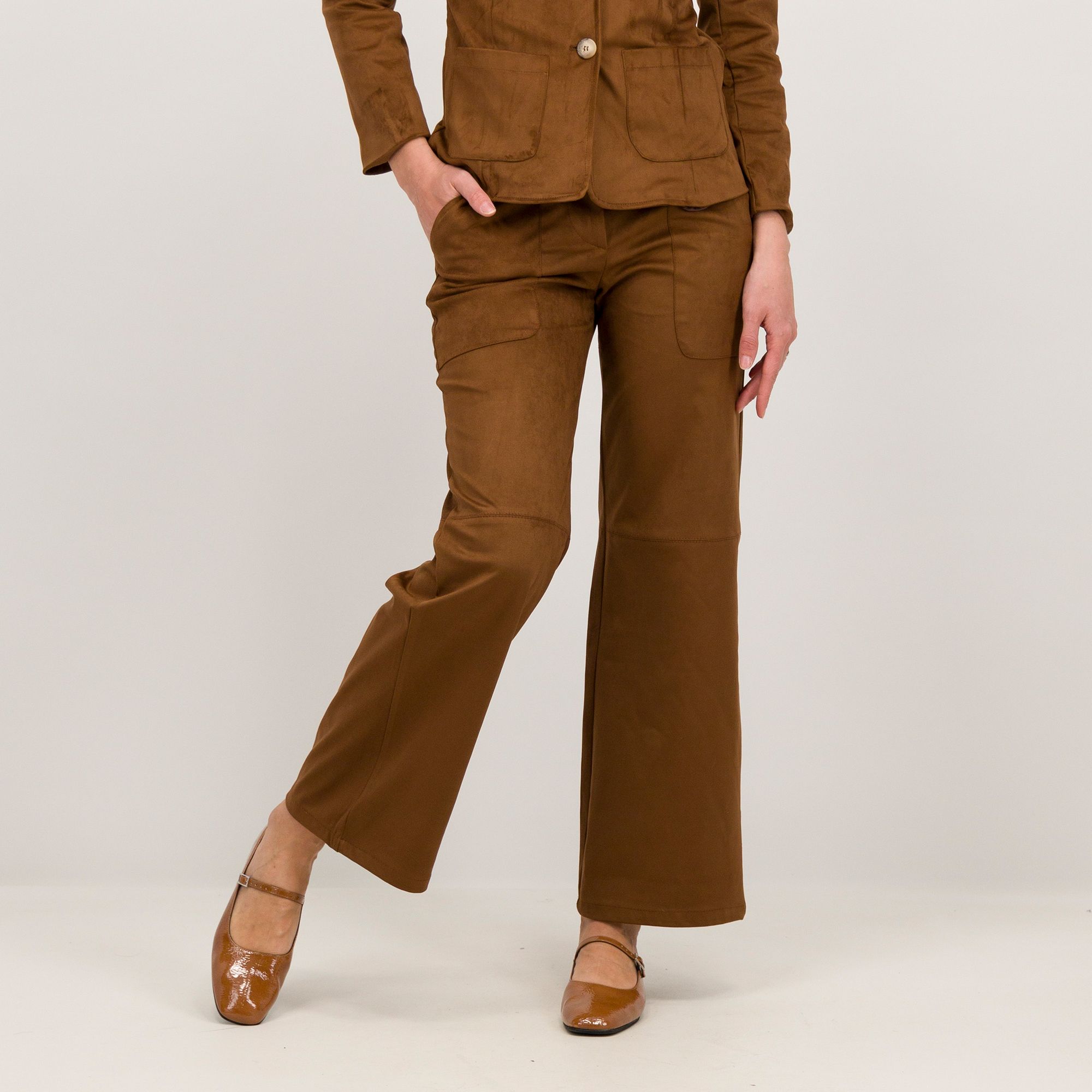Mood Atelier
Pantaloni in tessuto
mano dainetto con
fondo a taglio vivo