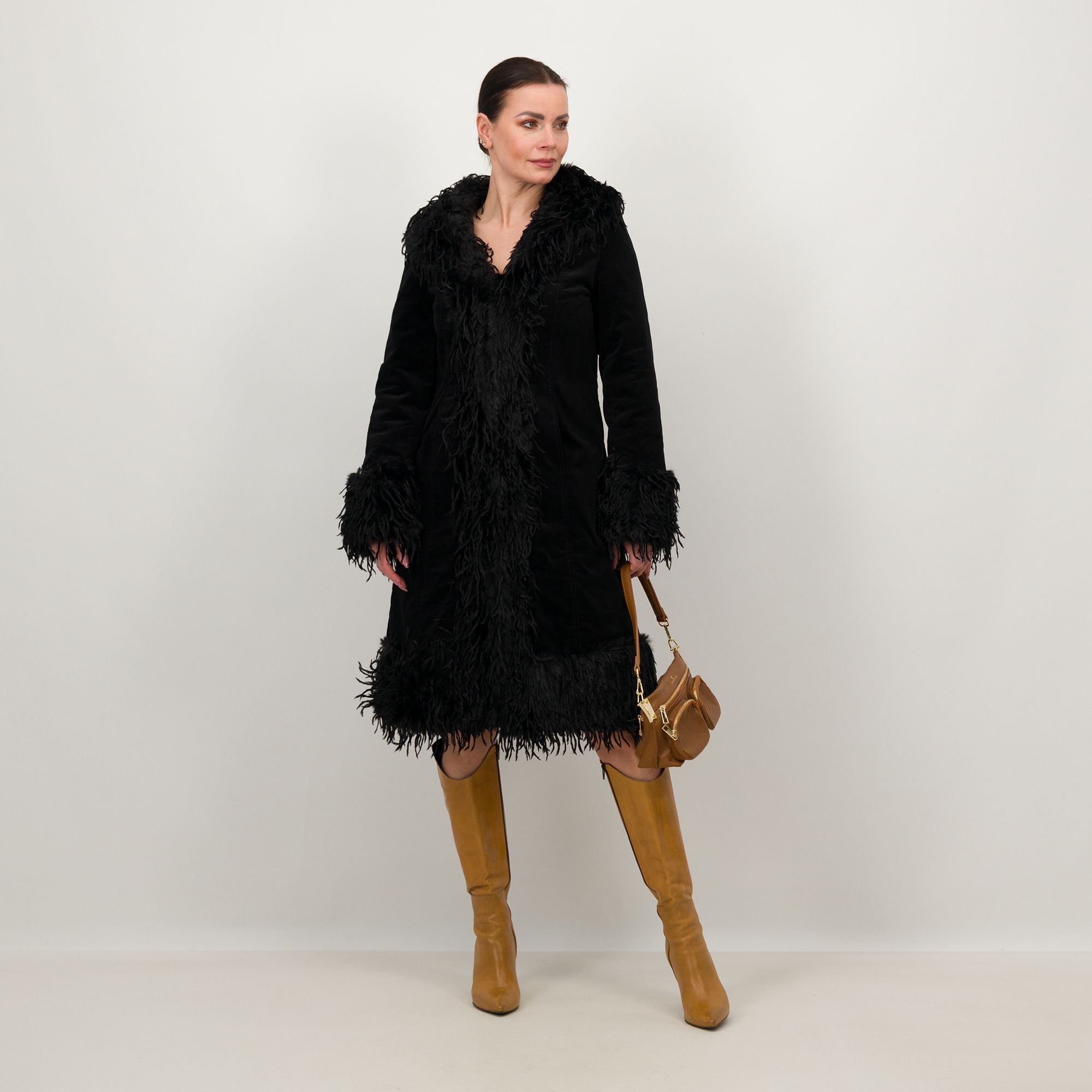 PARKER & ROWE
Cappotto imbottito
in velluto millerighe
inserti in finto pelo