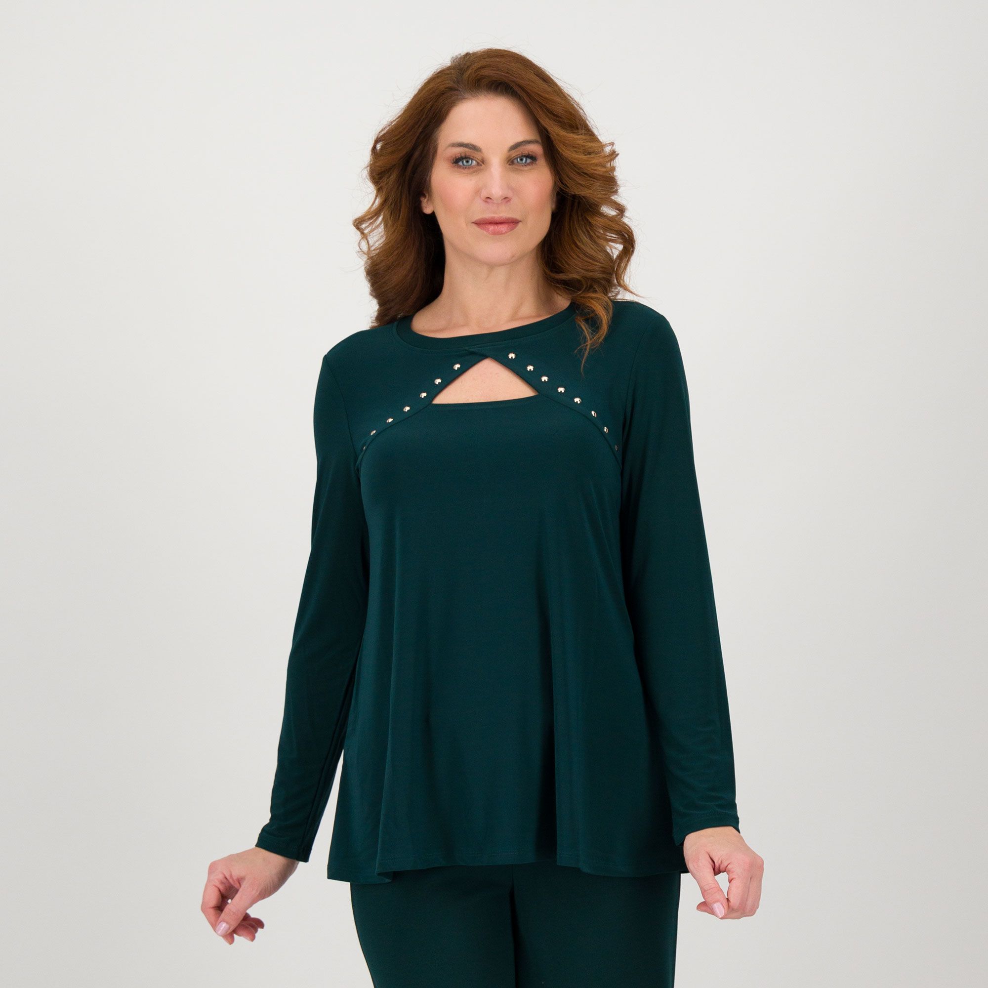 Nina Leonard
Maglia con incrocio
allo scollo e manica
lunga
