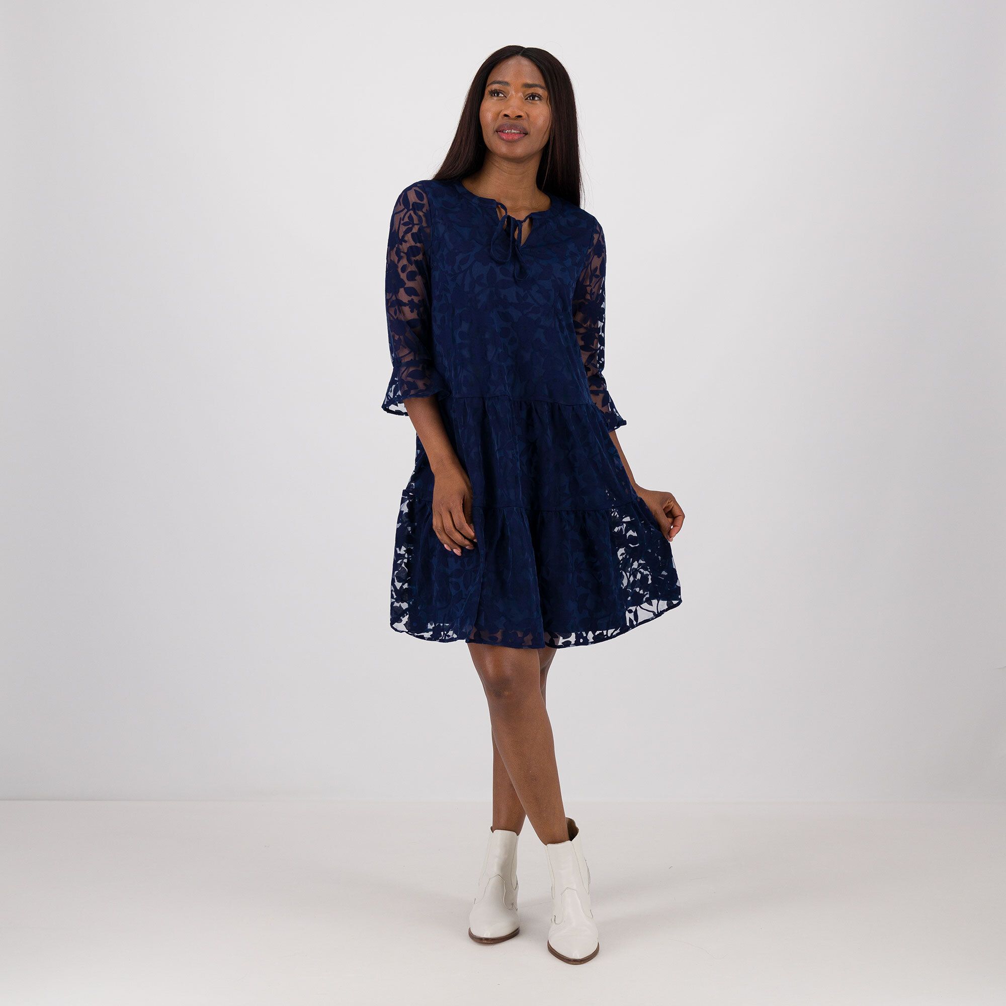 Nina Leonard
Abito  in tulle
con fantasia
floreale