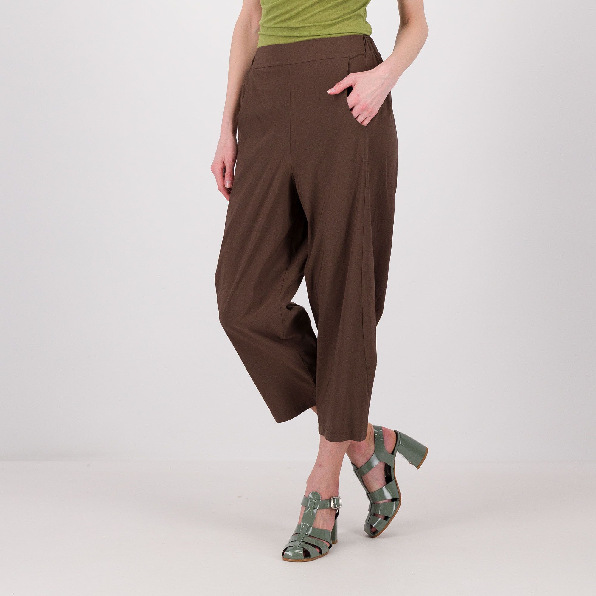 REBEKA ROSS
Pantaloni a 
carota in
bengalina