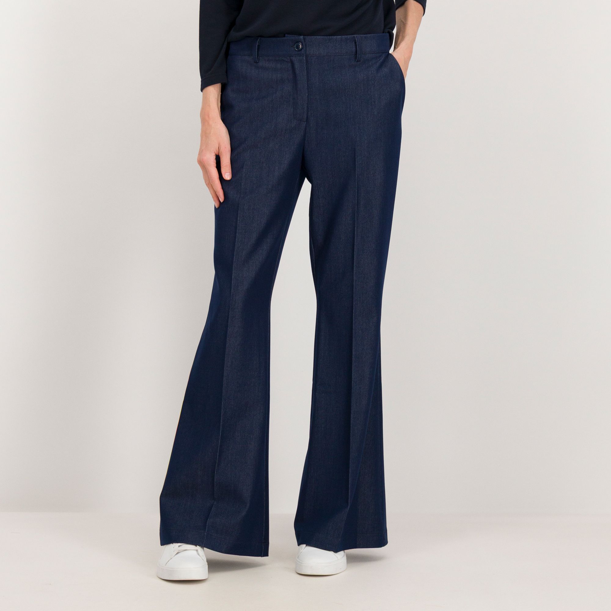 Caterina Lancini
Jeans in tessuto
elasticizzato con
elastico dietro