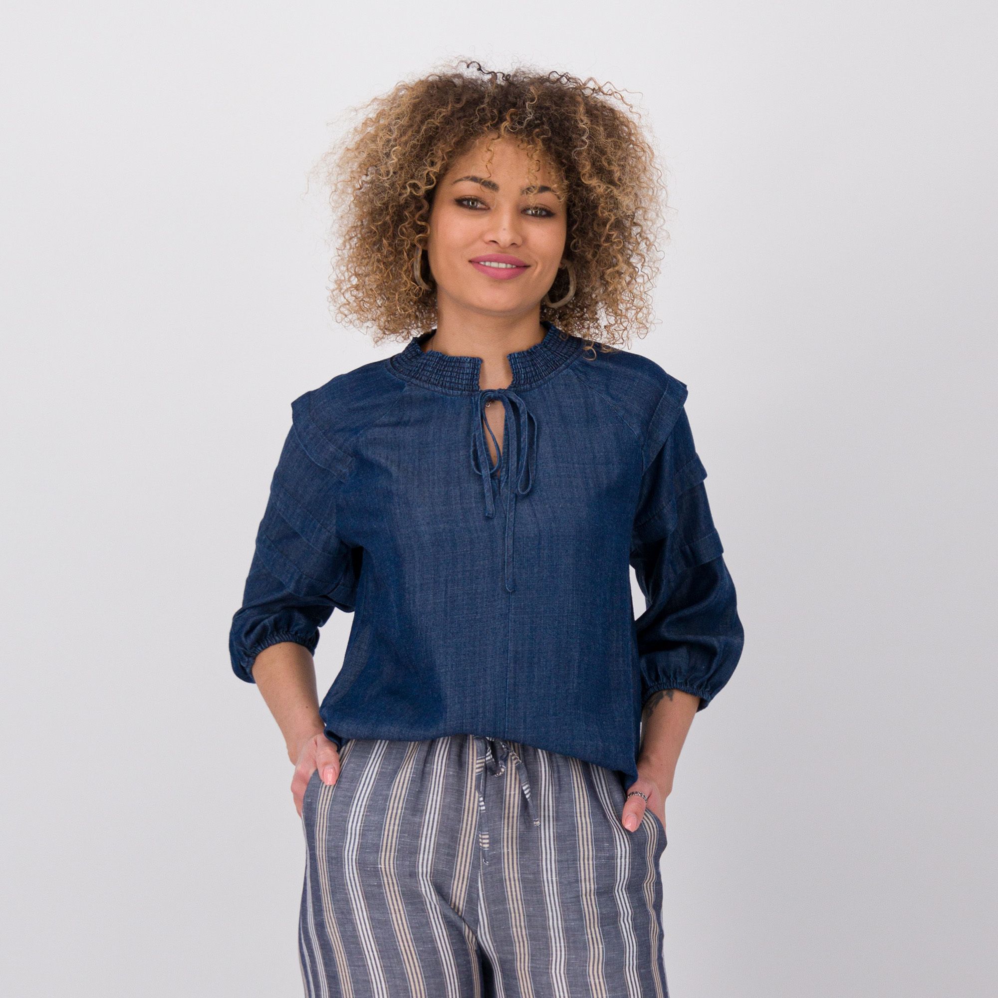 PARKER & ROWE
Blusa con maniche
al gomito con
balze