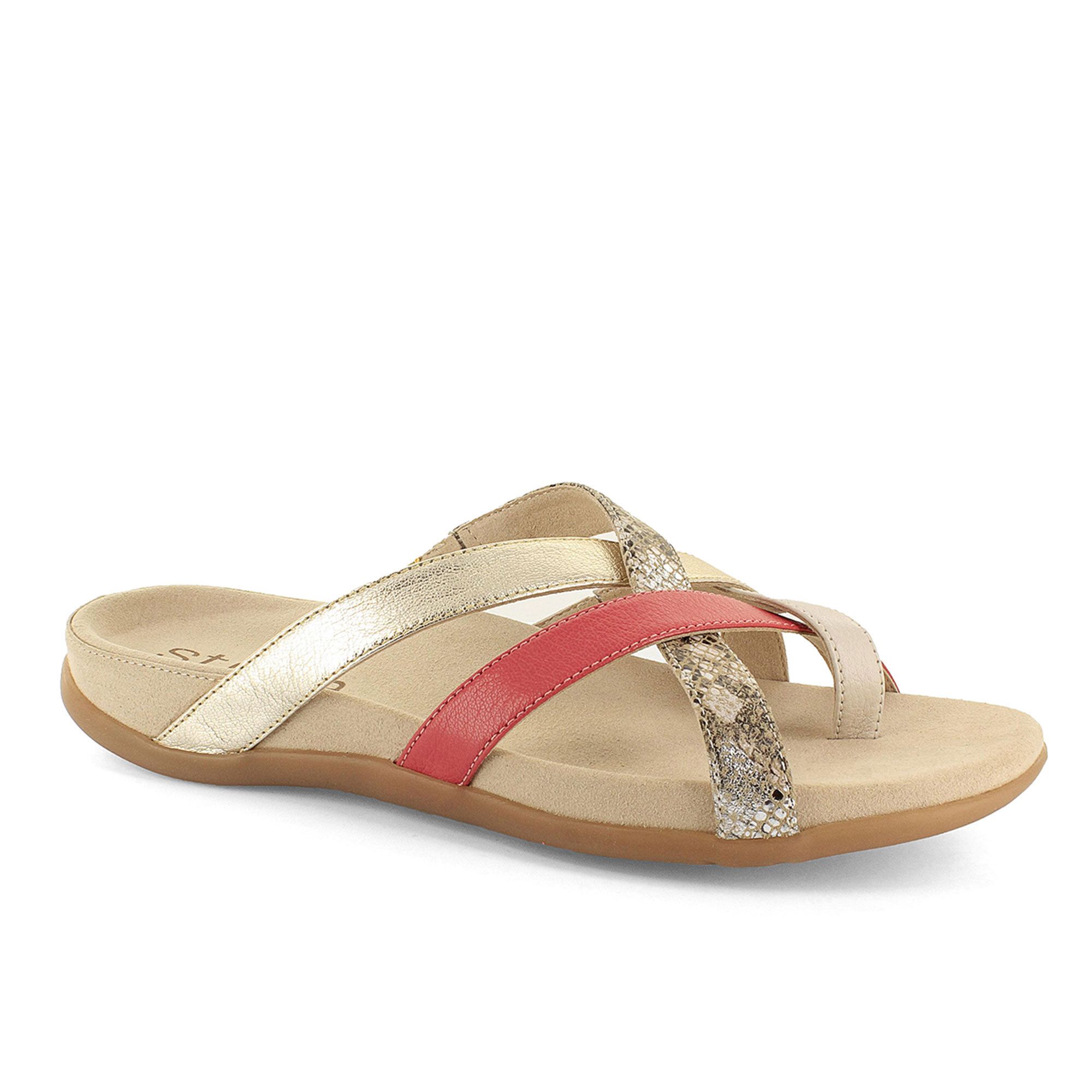 Strive Footwear
Ciabatte in pelle,
fascette incrociate
Soletta Memory Foam