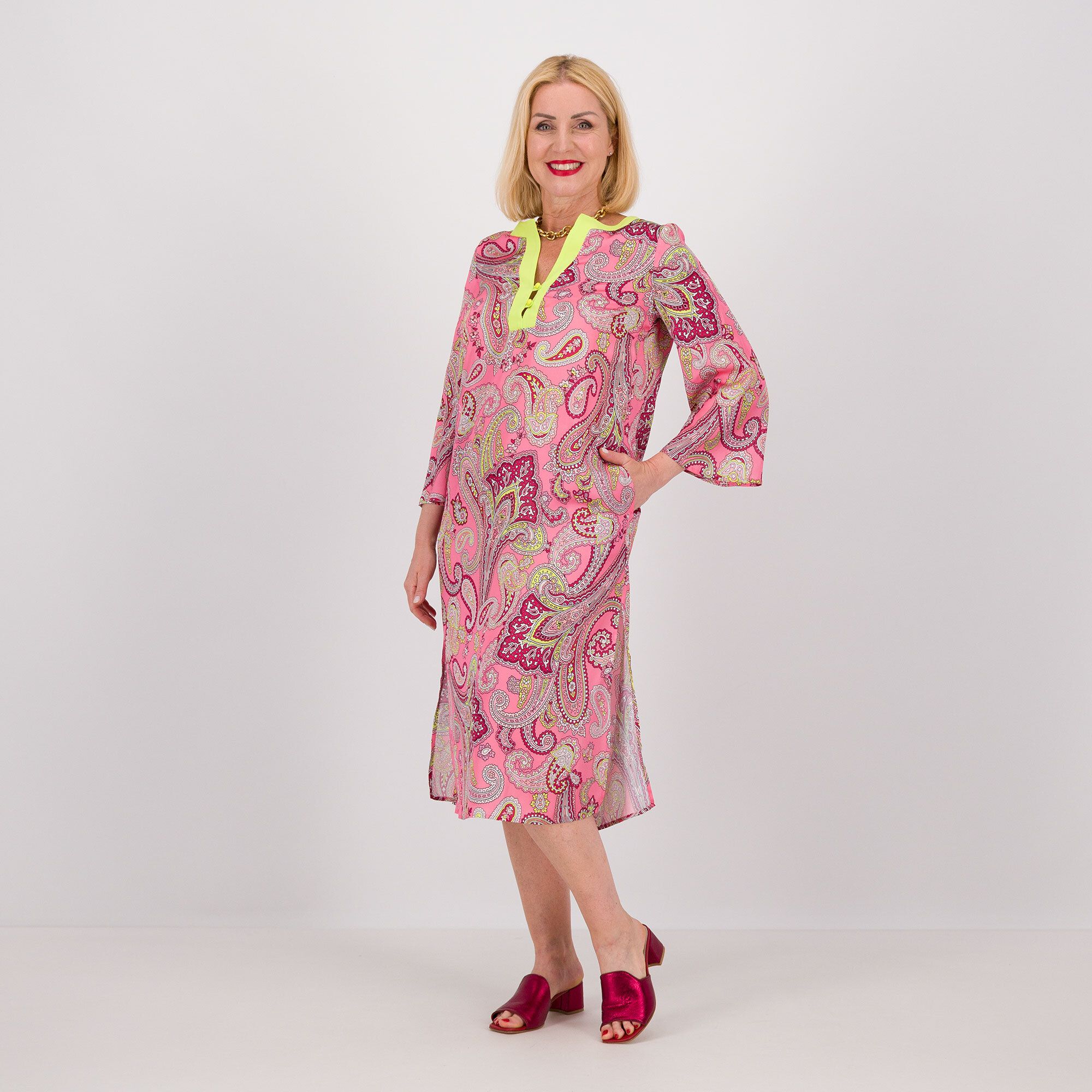 Caterina Lancini
Kaftano in raso
fantasia con inserto
in georgette