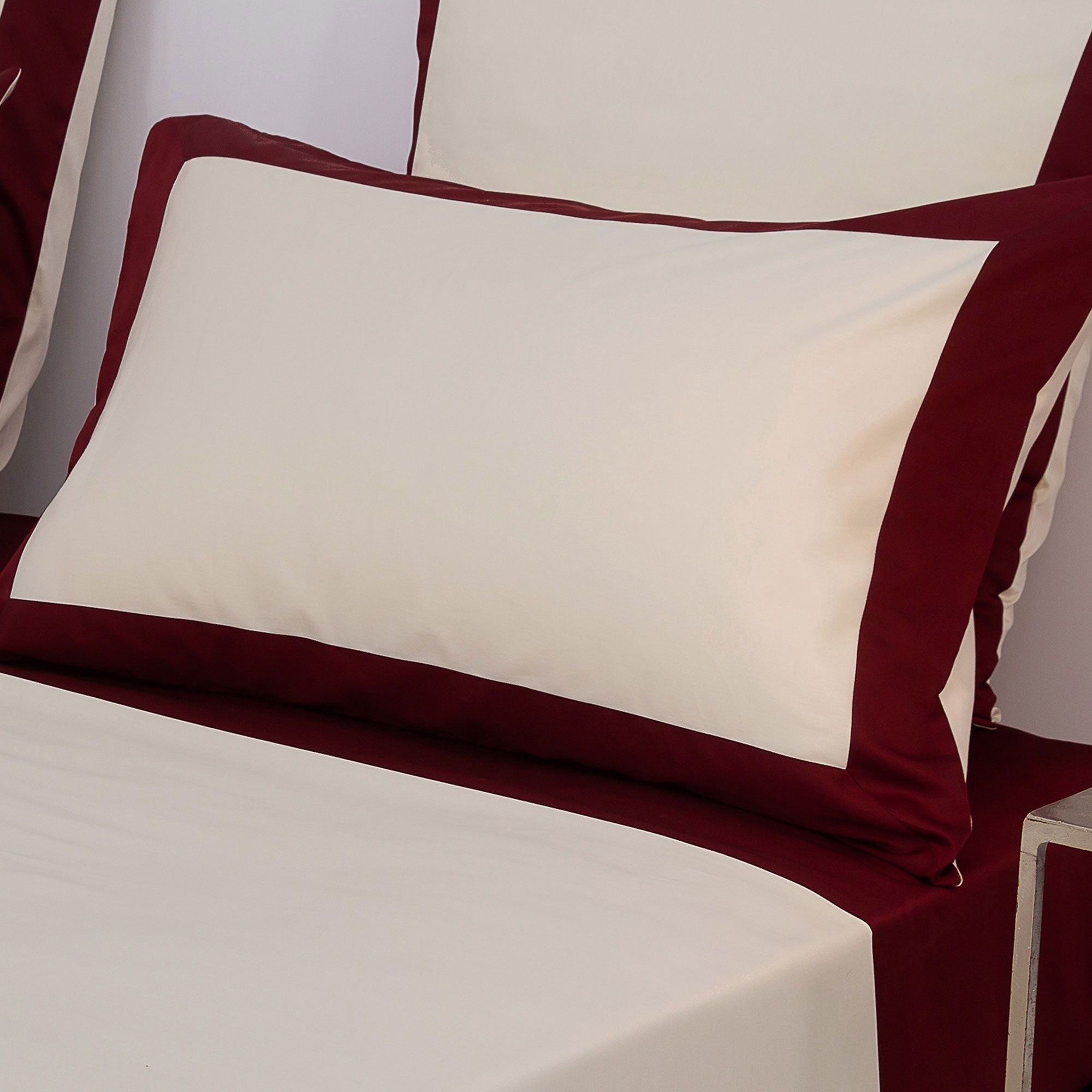 Ferò
Federa Elisir in
raso di cotone 300TC 
con bordi a contrasto