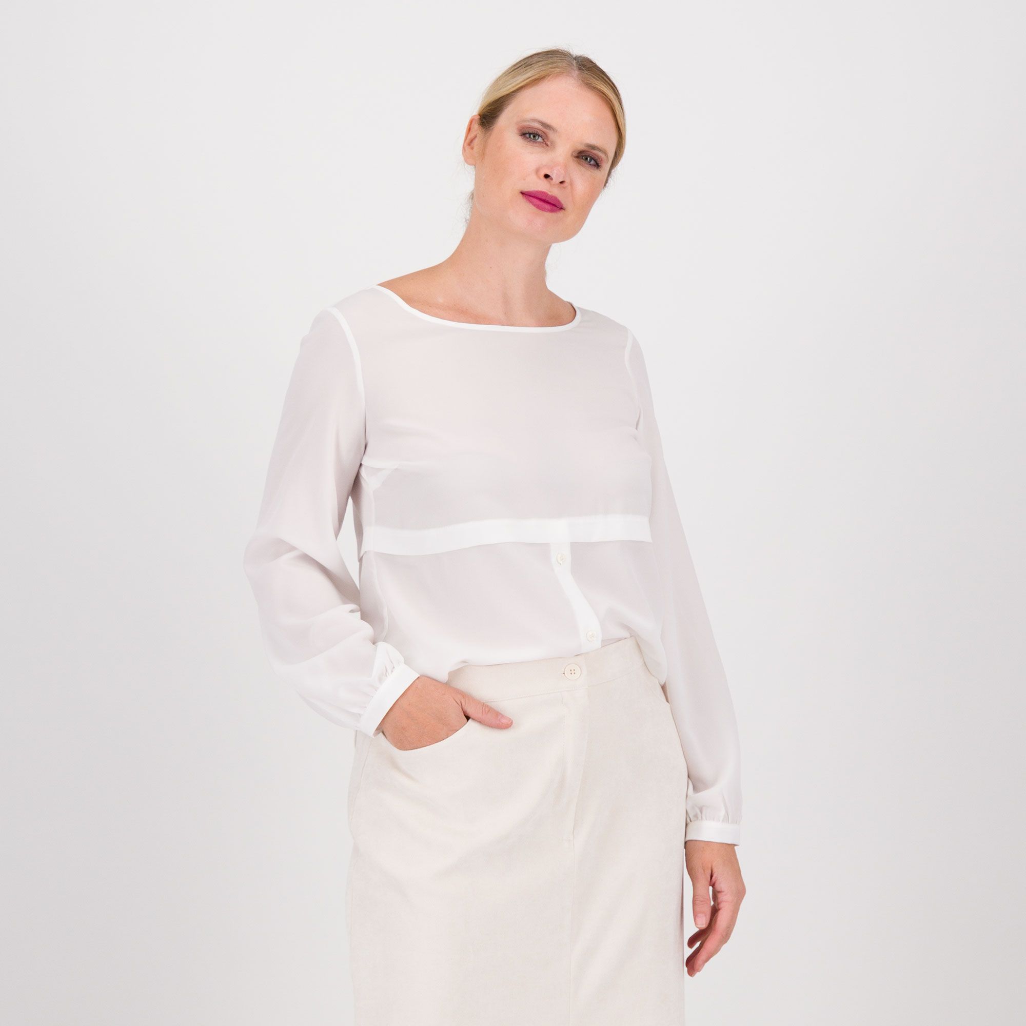 Olly Doo
Blusa in crêpe 
de chine effetto
capo sovrapposto