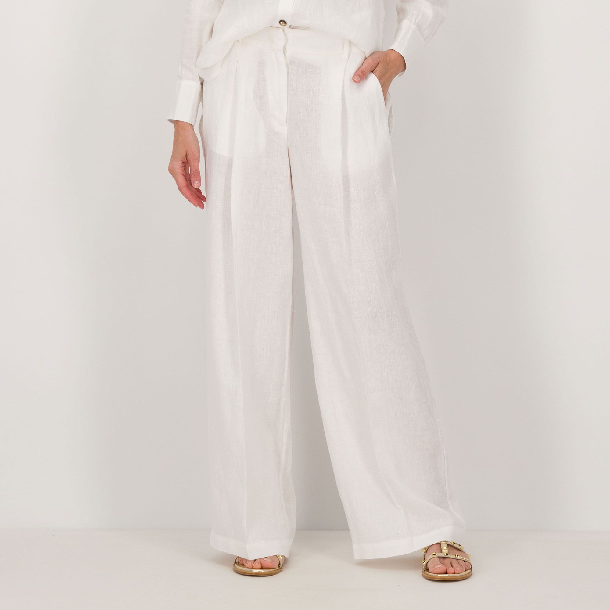 Oltre
Pantaloni palazzo
in lino con fodera
e tasche laterali