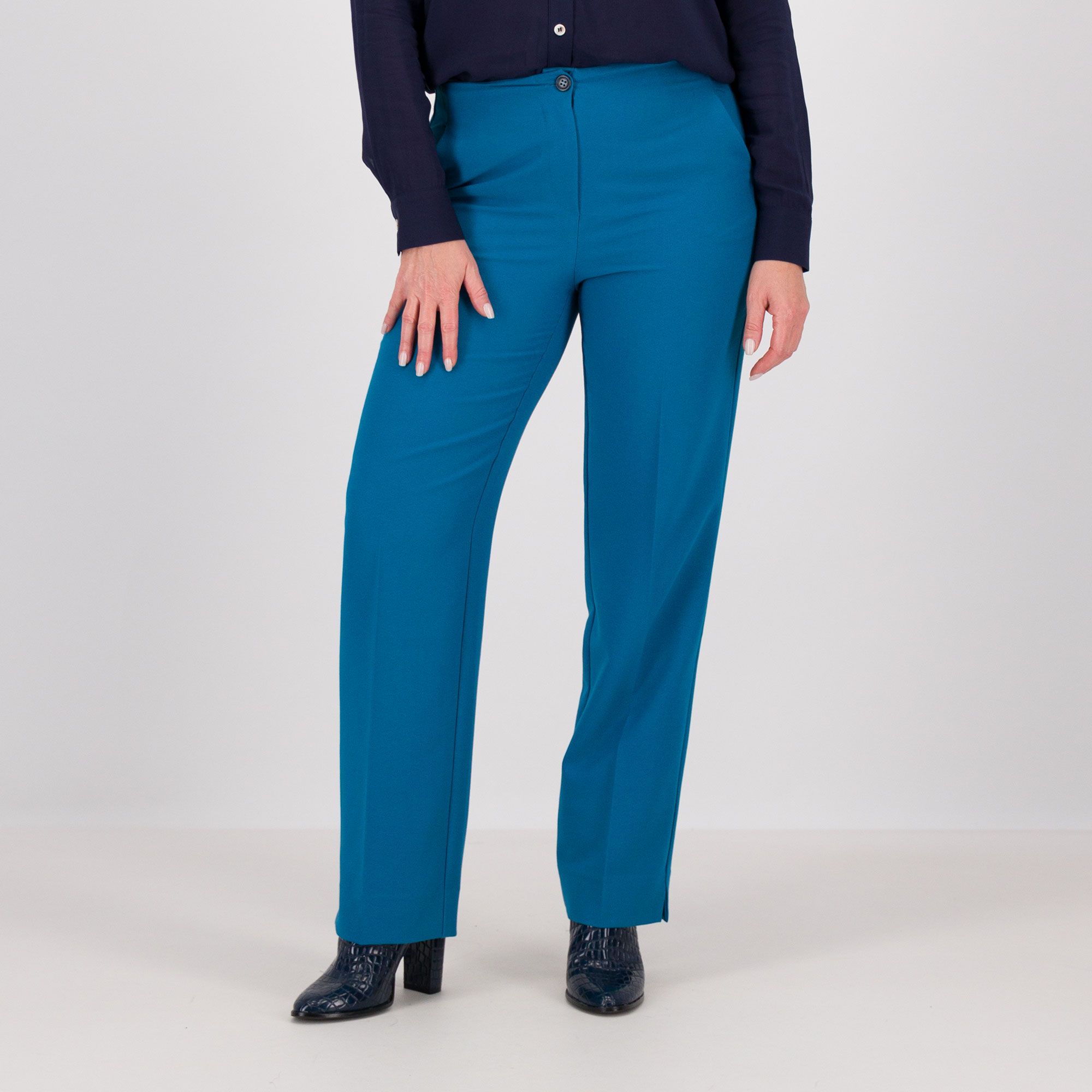 EXTESA
Pantaloni in crêpe
con spacchetto
al fondo