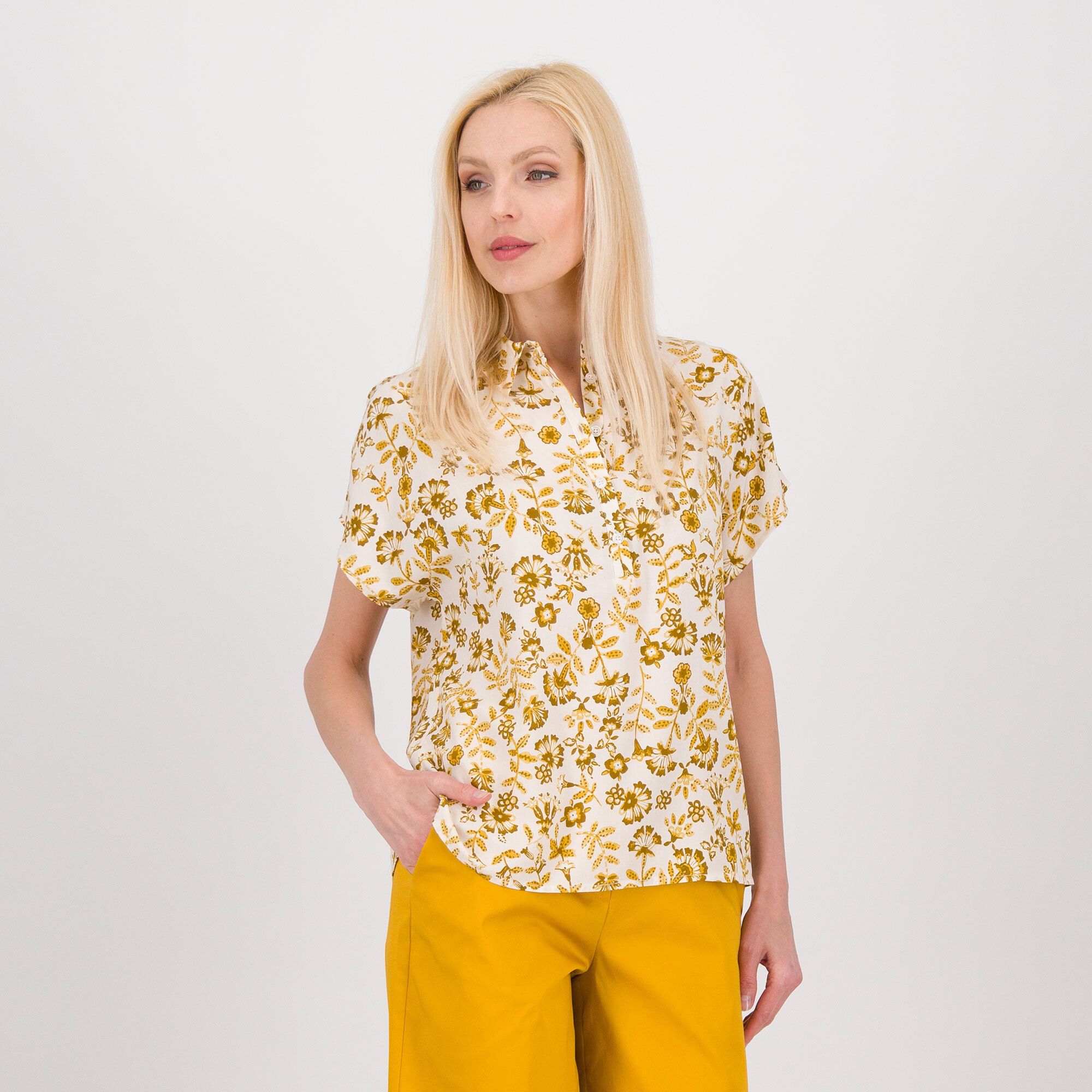 EXTESA
Camicia a kimono
fantasia con
maniche corte