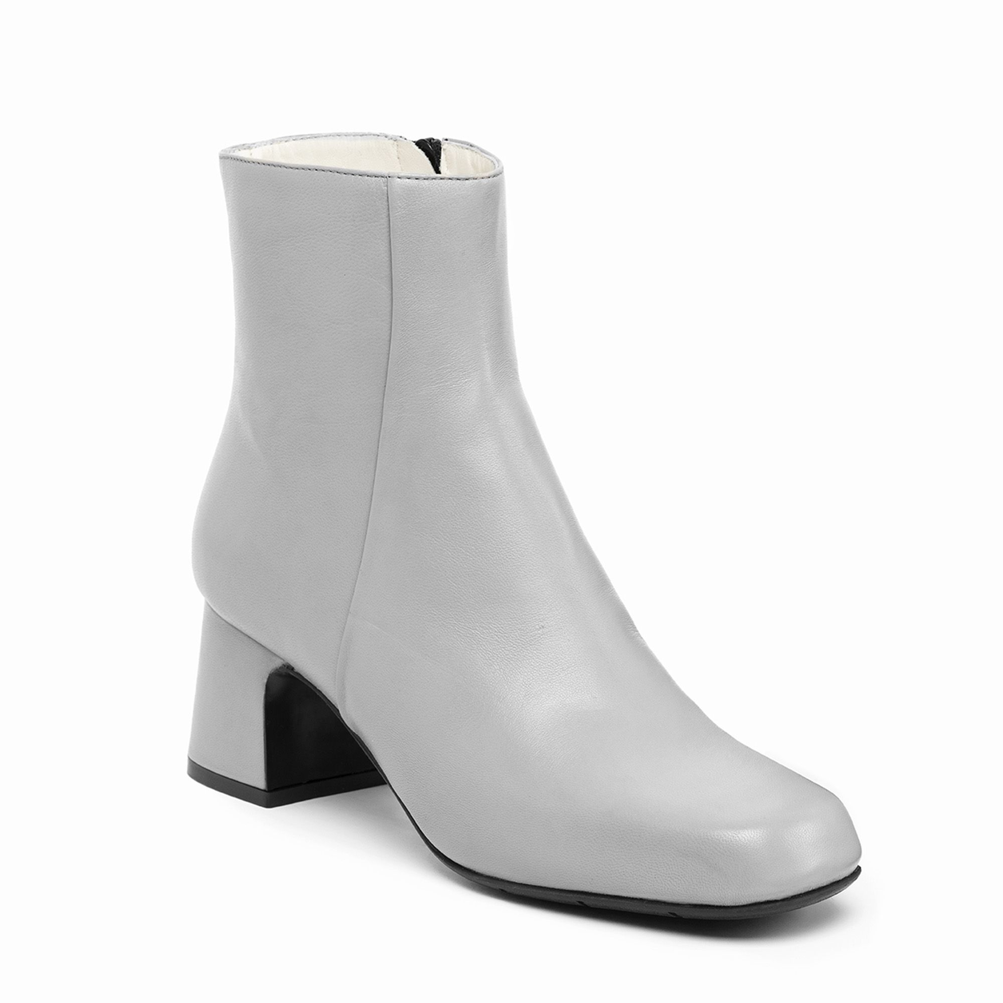 Galieti
Stivaletti in pelle
con lavorazione
a sacchetto tacco 6cm