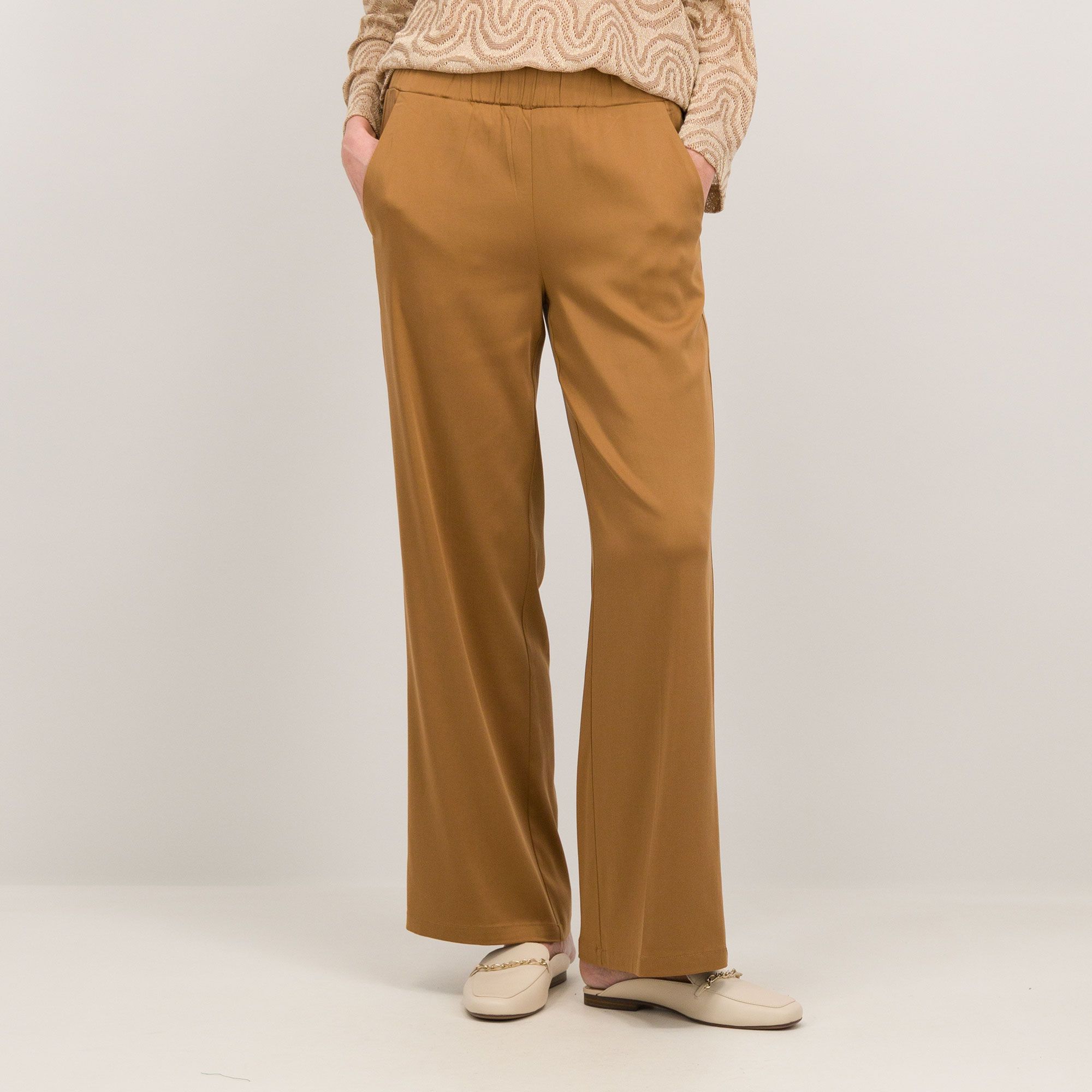 W.I.T.A.
Pantaloni ampi in
lyocell e viscosa
con vita elasticata