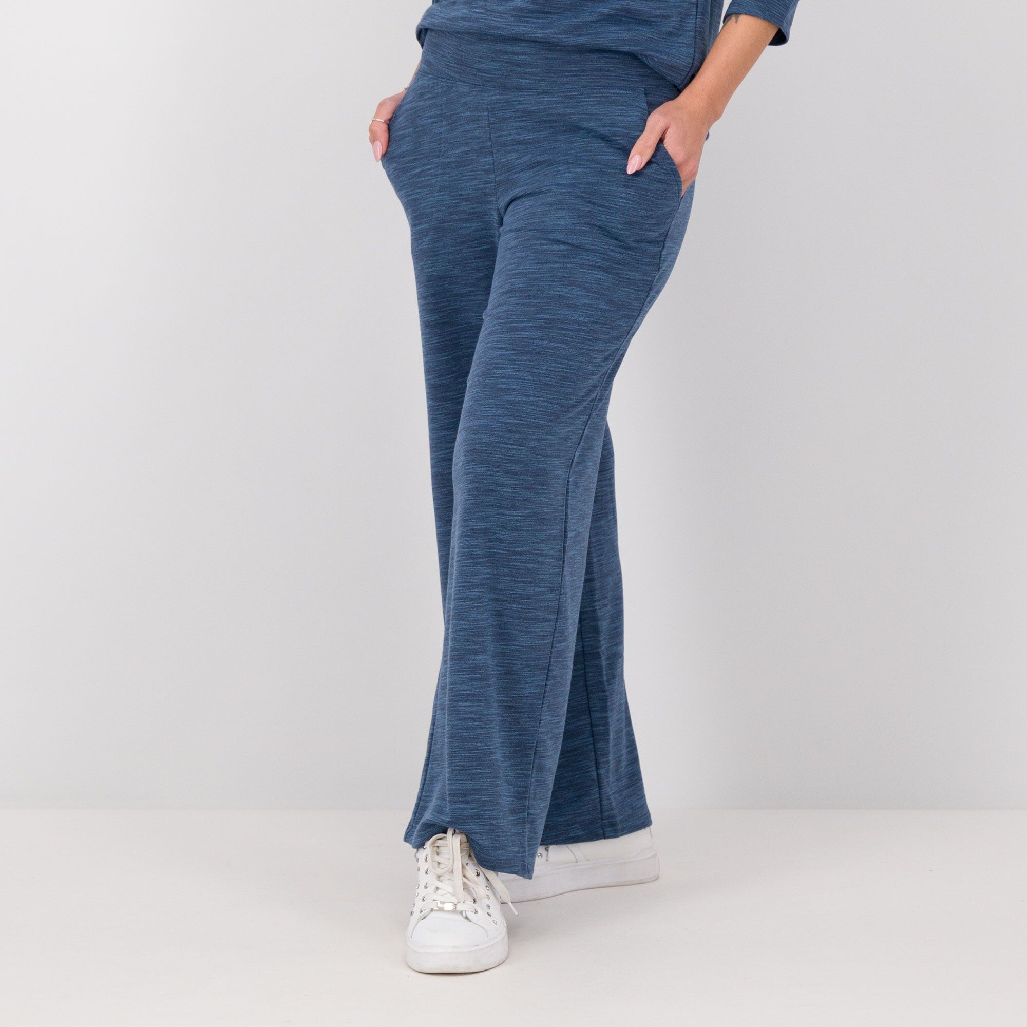 Denim & Co
Pantaloni a gamba
ampia al fondo
in maglia melange