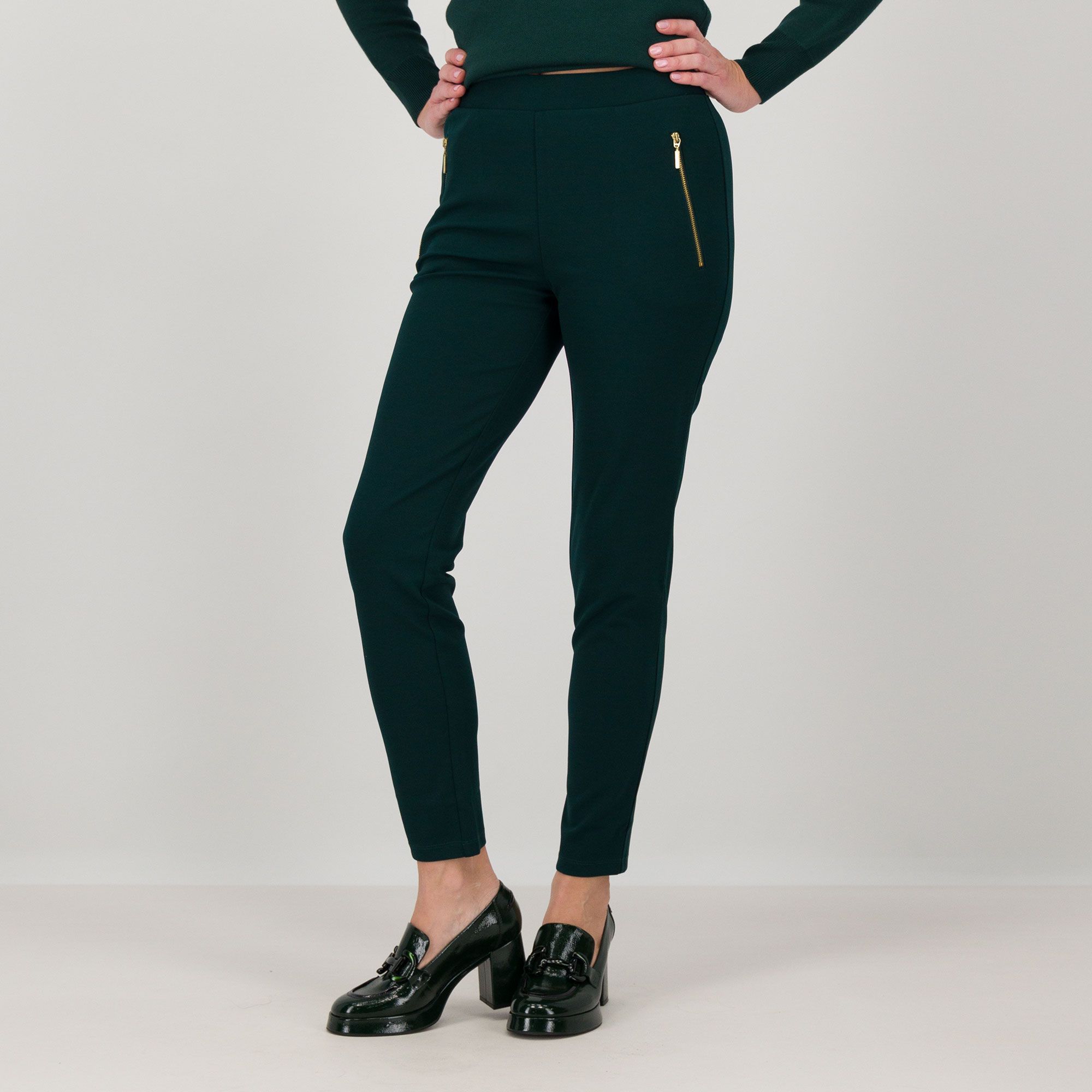 Nina Leonard
Pantaloni a gamba
stretta anche Petite