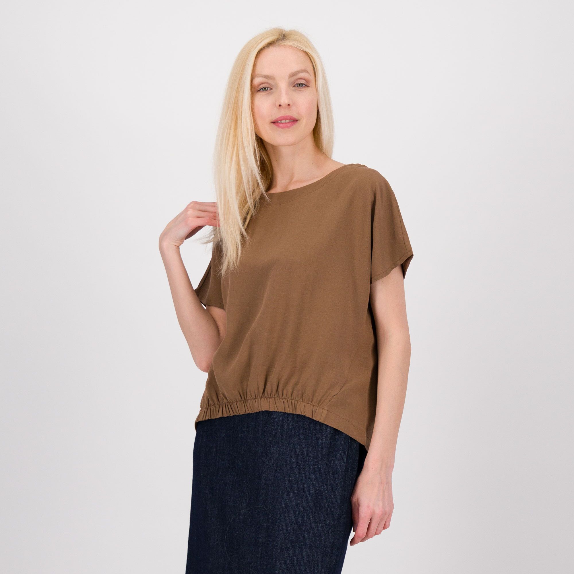 LUCREZIA SCIORTINO
Blusa in tessuto
di viscosa e lino
fiammato