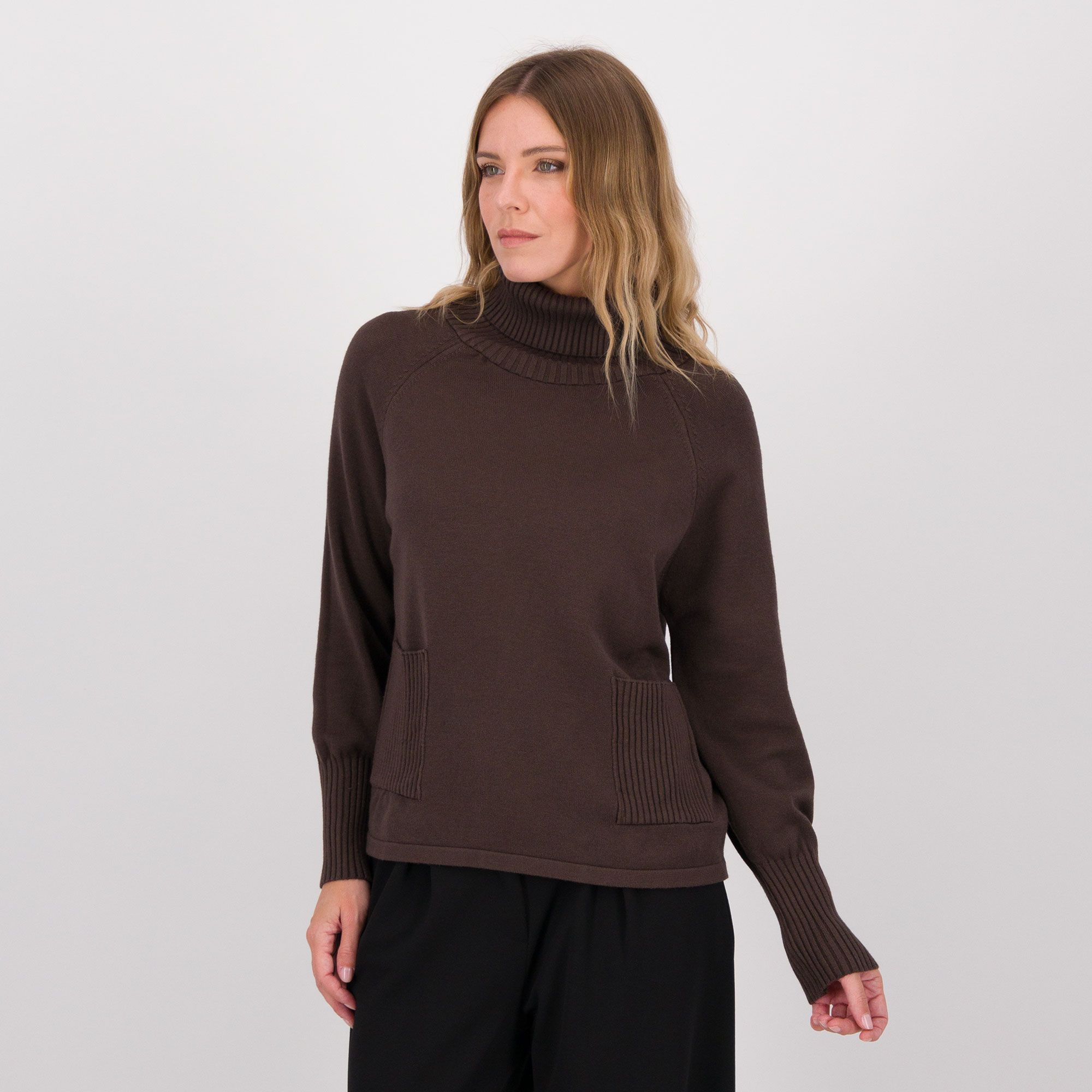 ENJOY TRICOT
Maglia a collo alto
e maniche lunghe
in misto viscosa