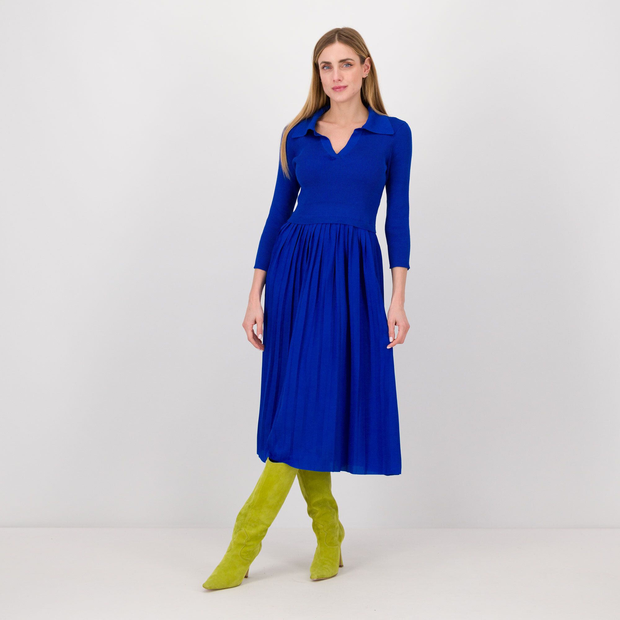 Nina Leonard
Abito midi 
scollato a V
con gonna plissé