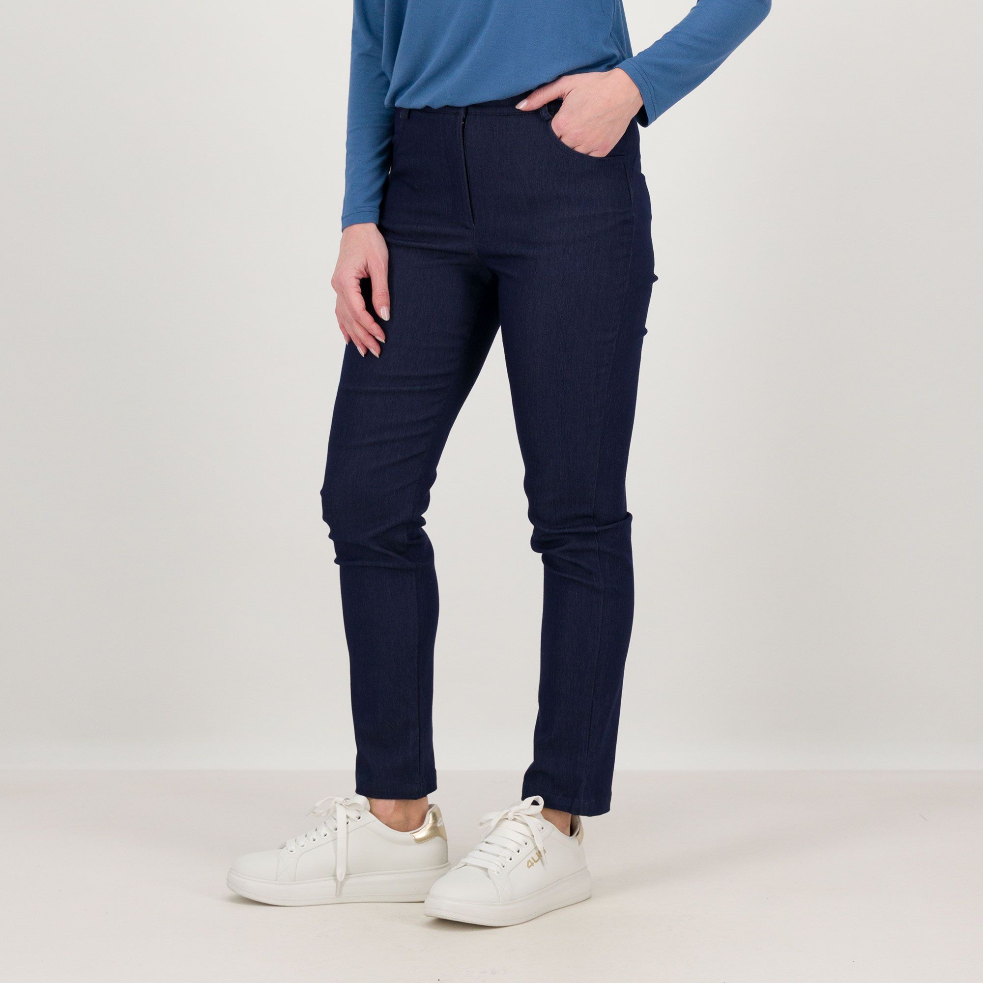 Officina della Moda
Jeans stretch
a sigaretta
con taglio push up